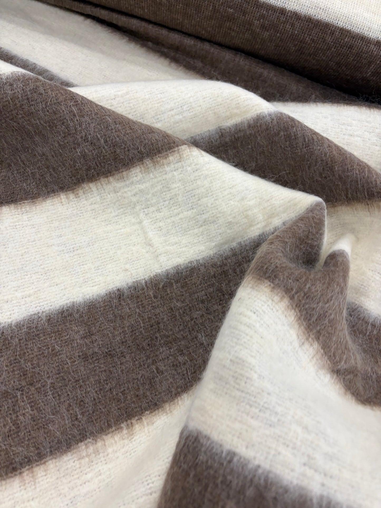 EDDY 027 knitted wool with horizontal stripes