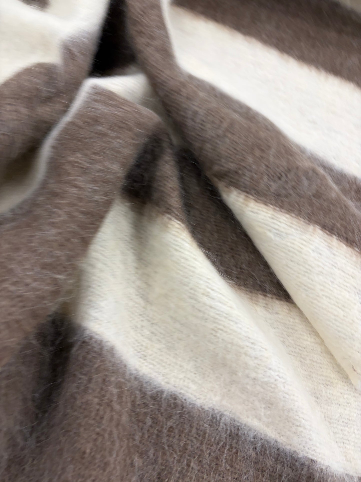 EDDY 027 knitted wool with horizontal stripes