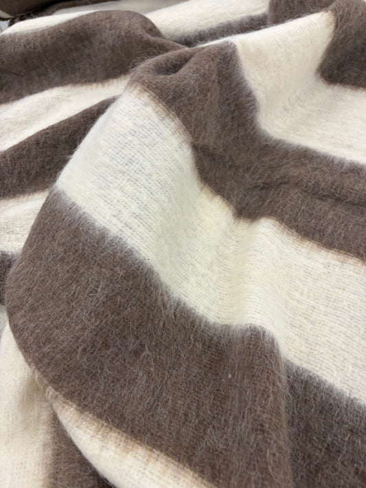 EDDY 027 knitted wool with horizontal stripes
