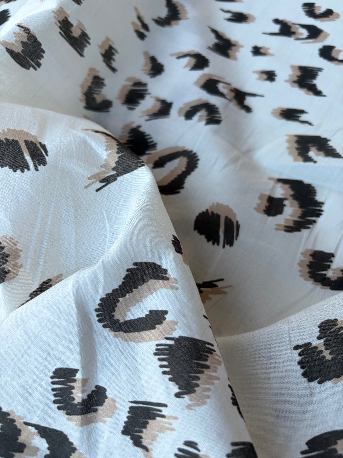 MIA 034 artificial animalier print cotton voile