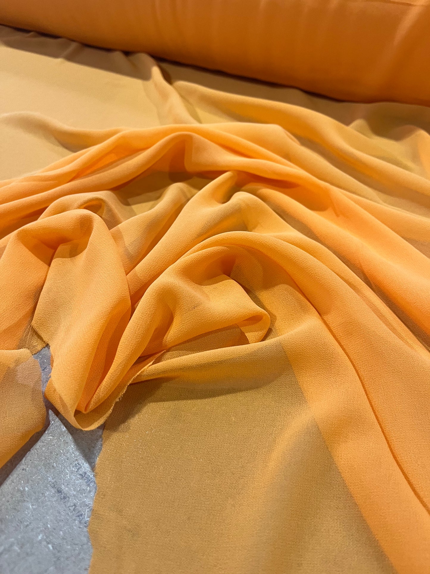 E02 chiffon orange