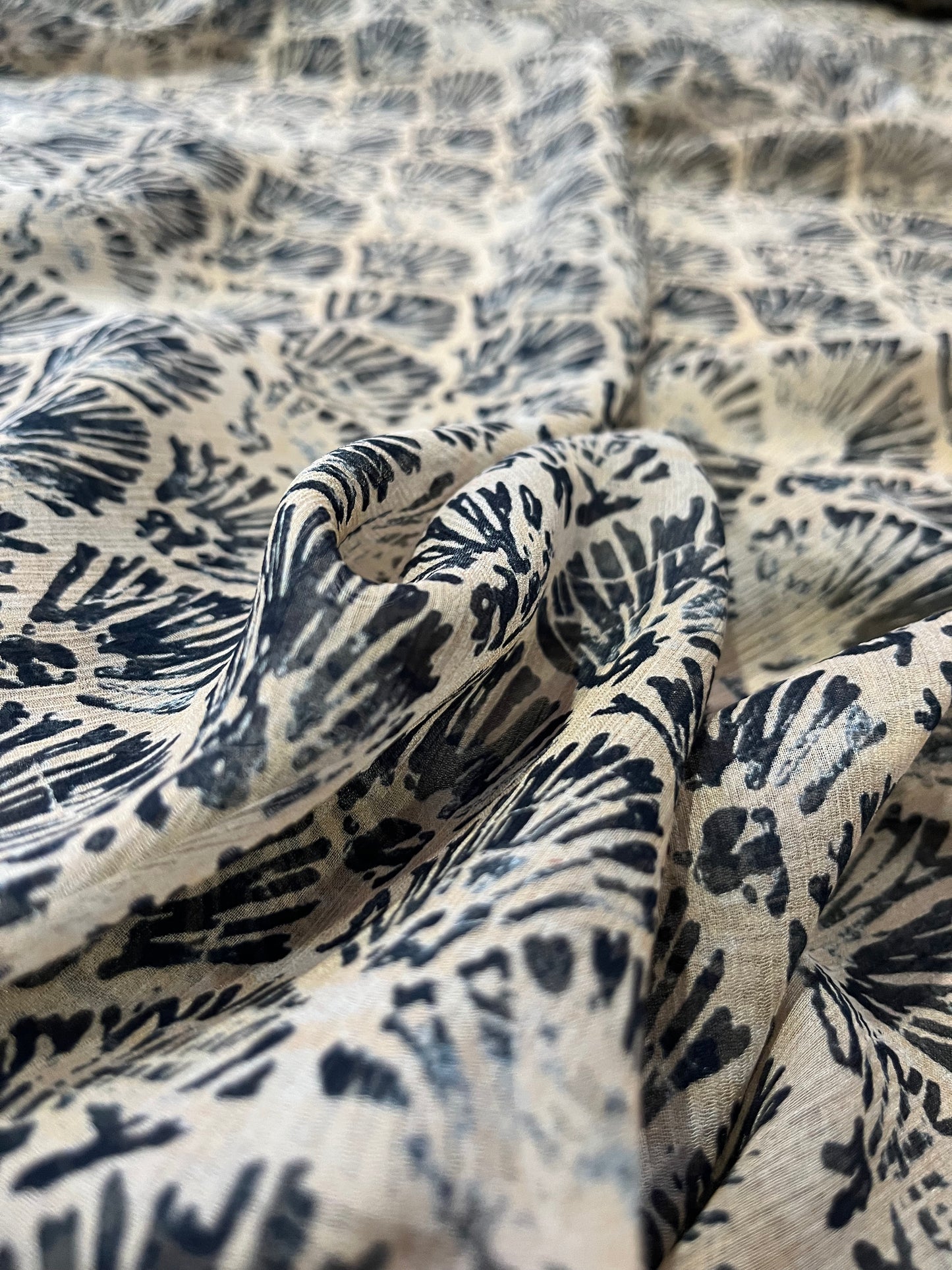 C01 POM 620 silk voile with print