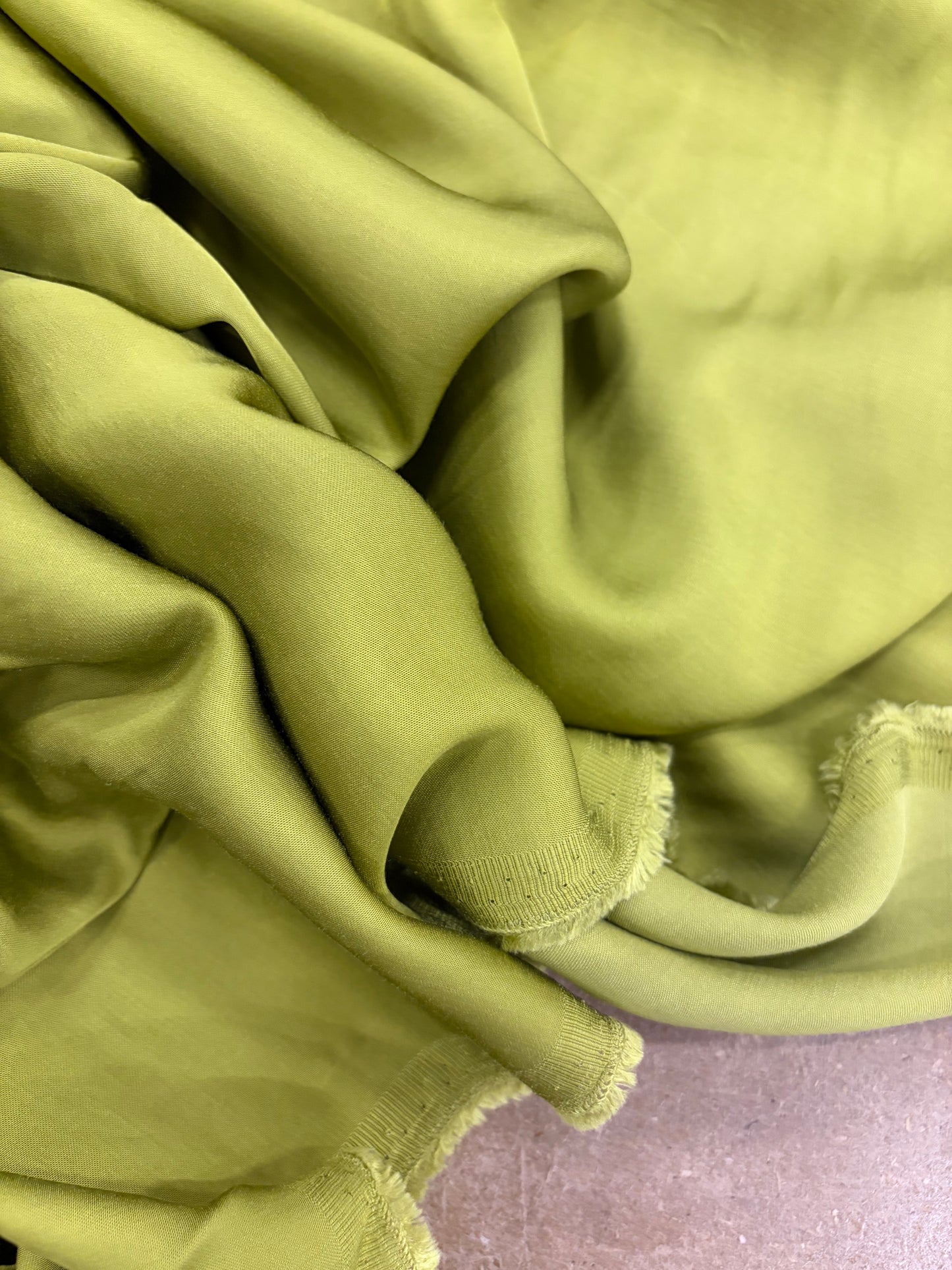 KELLY 021 satin viscose avocado colour