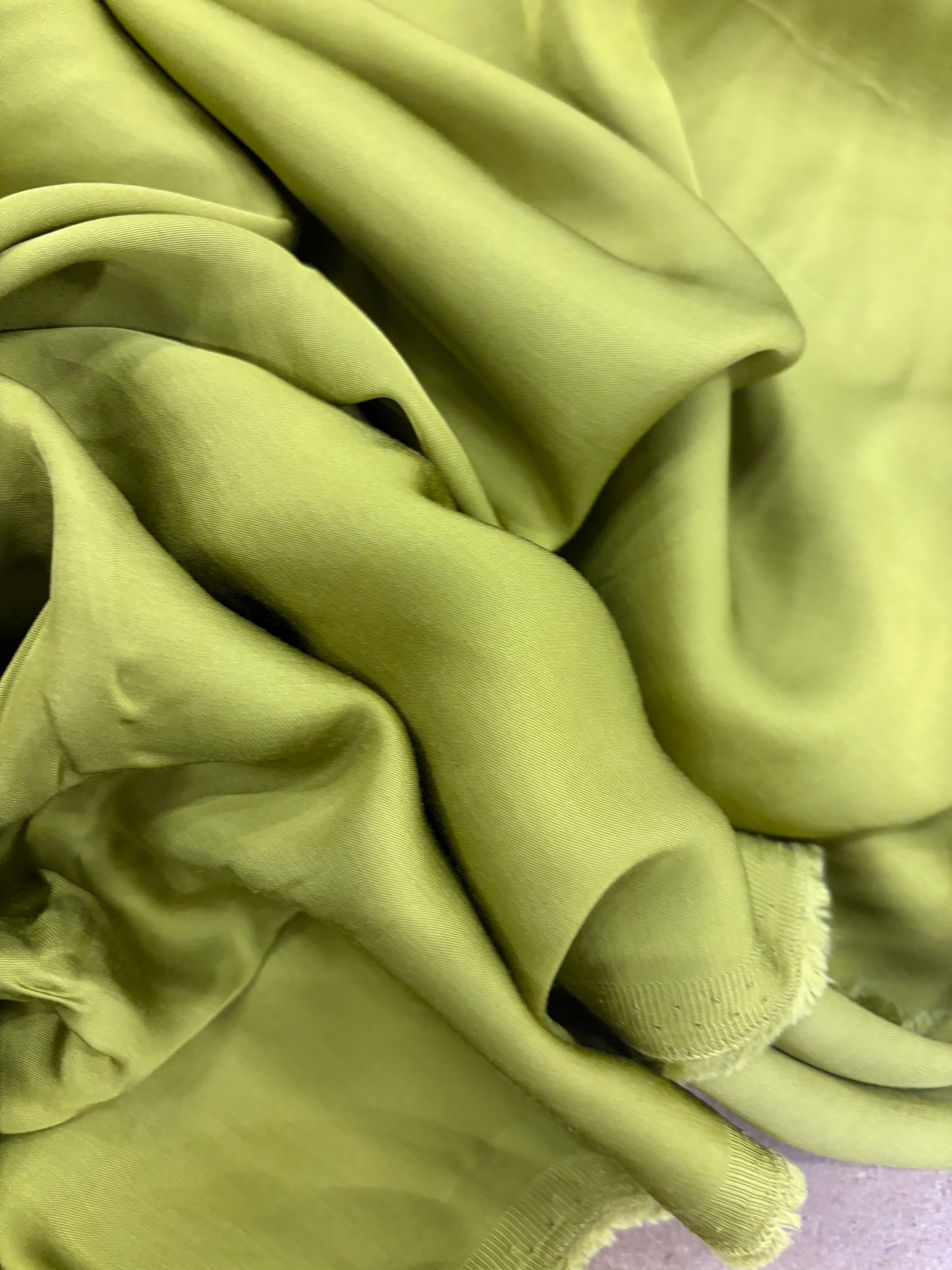 KELLY 021 satin viscose avocado colour