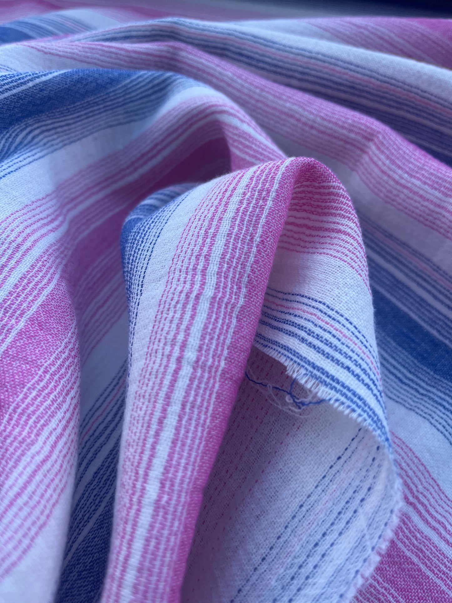 HERA 004 Gauze crinckle light jacquard stripes ecru/azur/pink