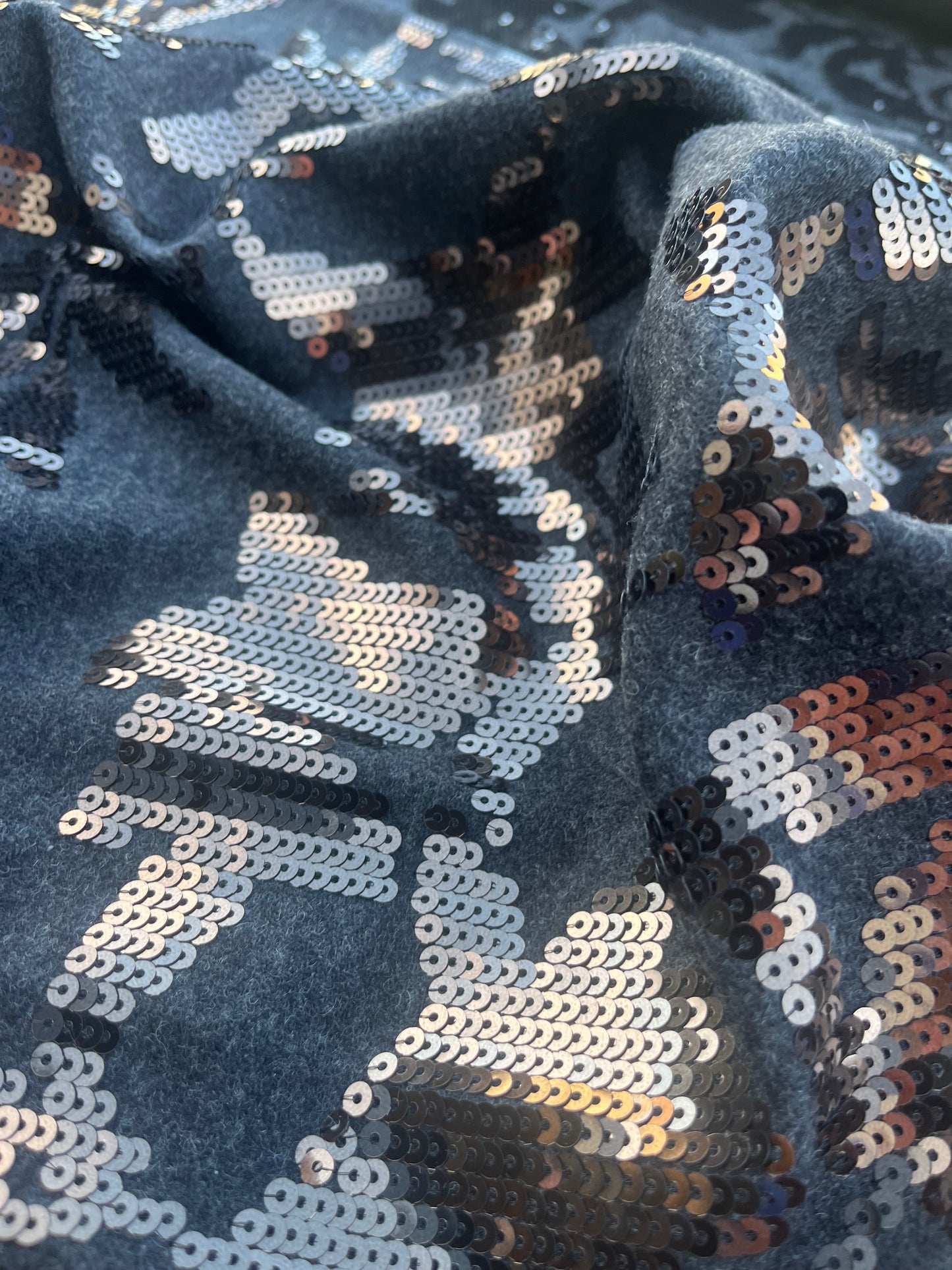 HERA 007 wool blanket with sequins
