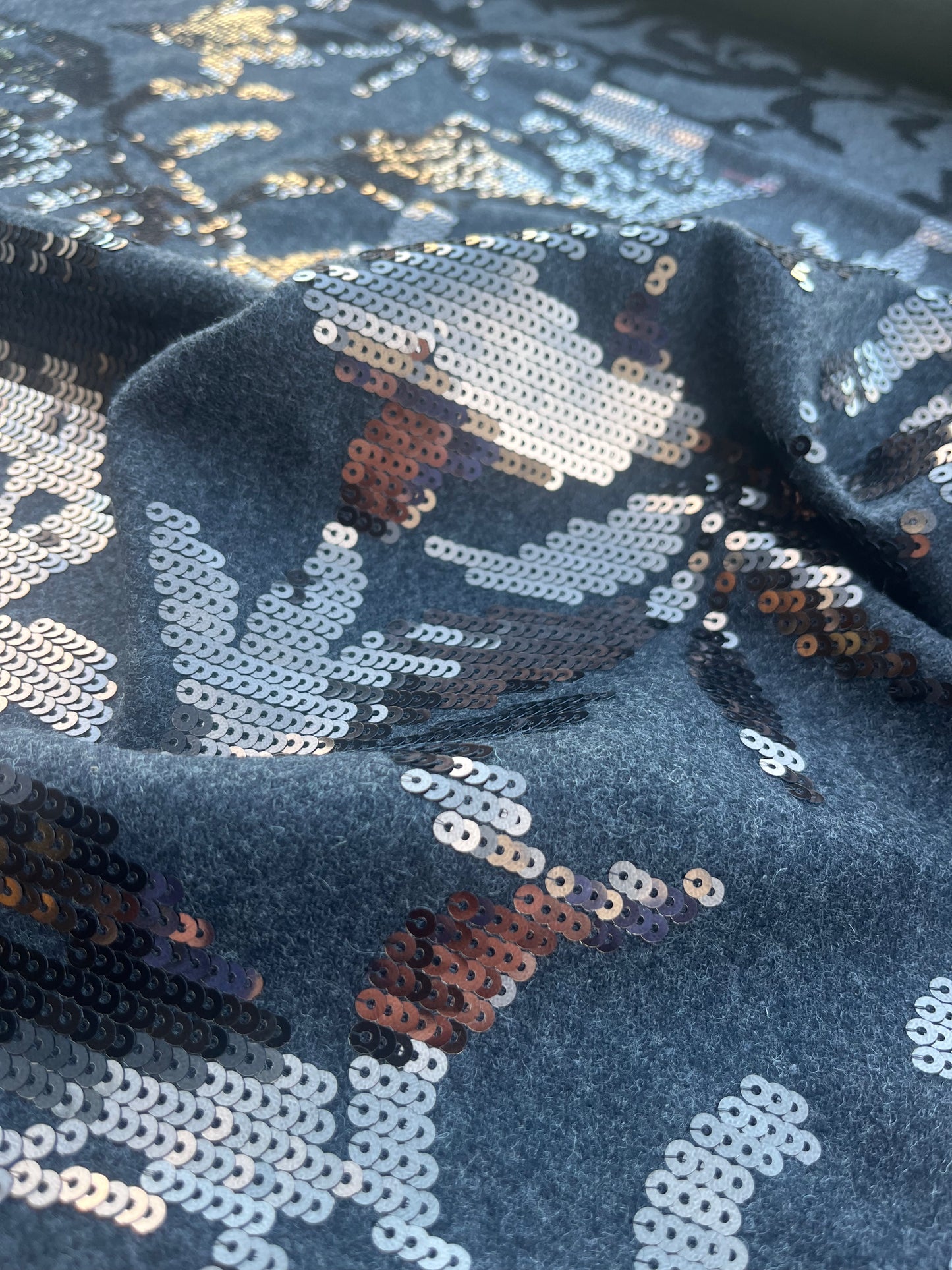 HERA 007 wool blanket with sequins