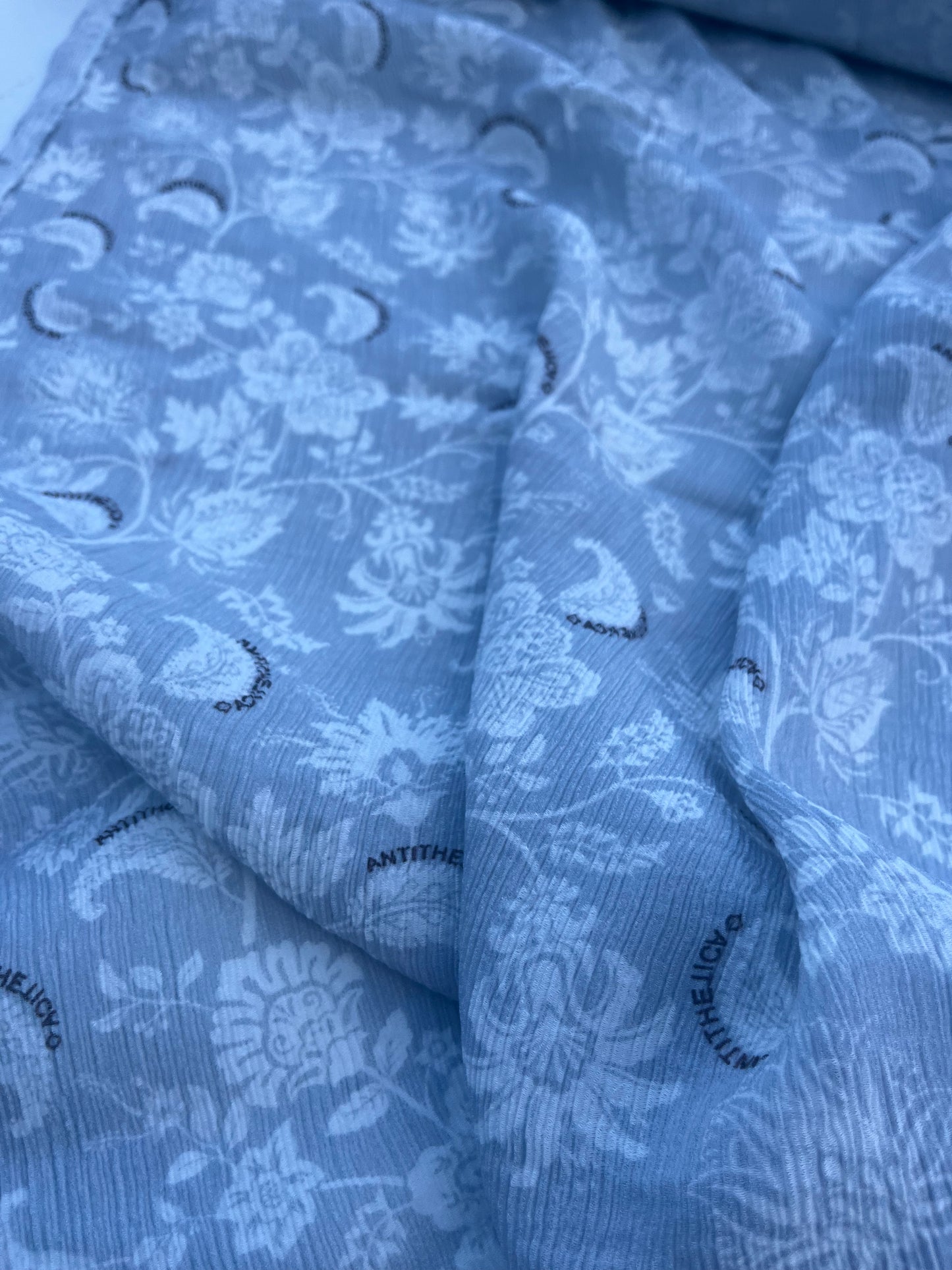 HERA 009 crepon viscose jacobean flower multi blue