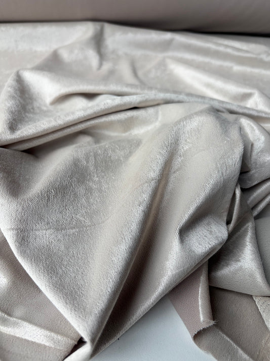 LC AMI 017 Jersey velvet light sand