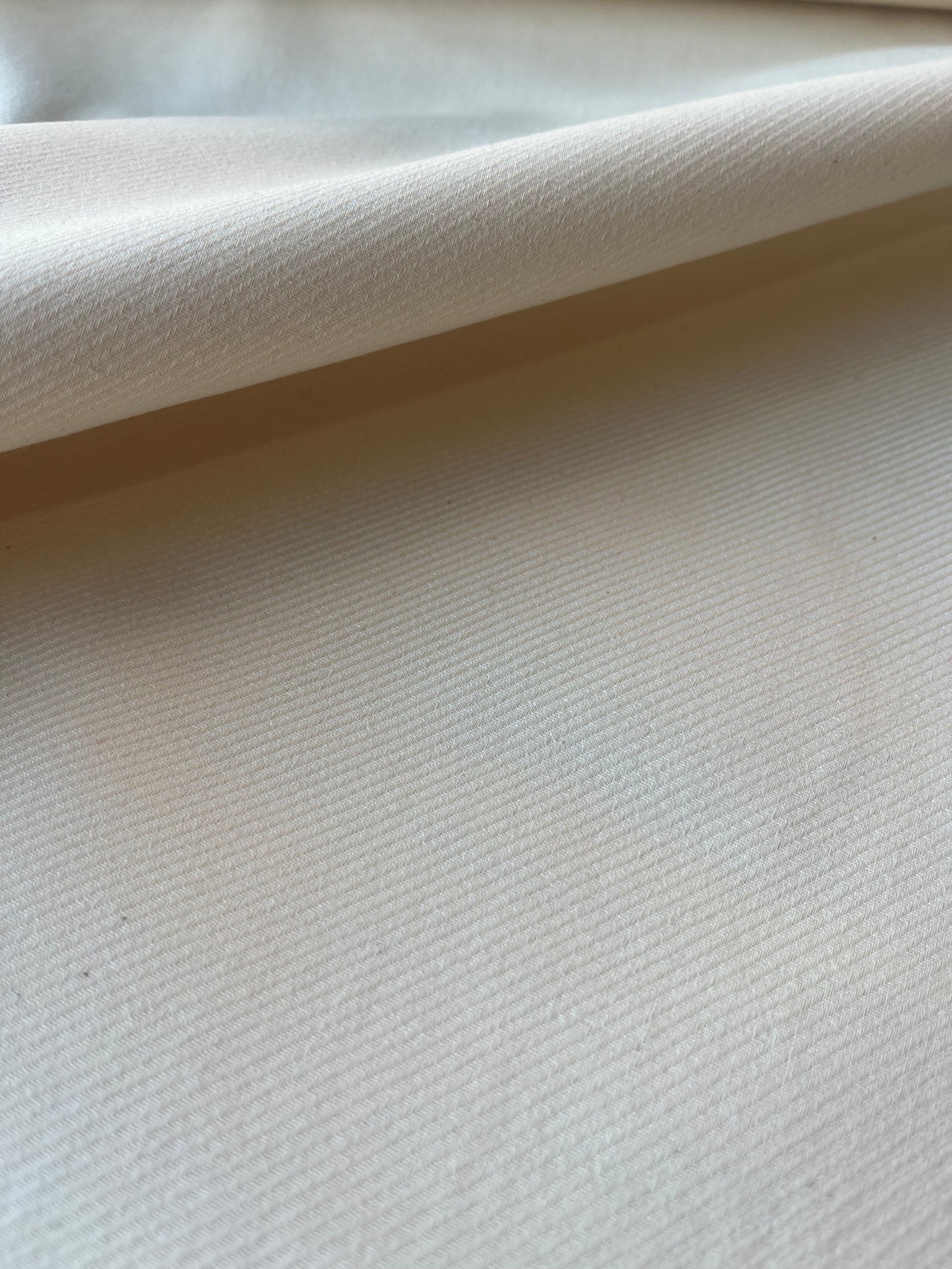 ALAN 002 heavy cotton tricotine ecru