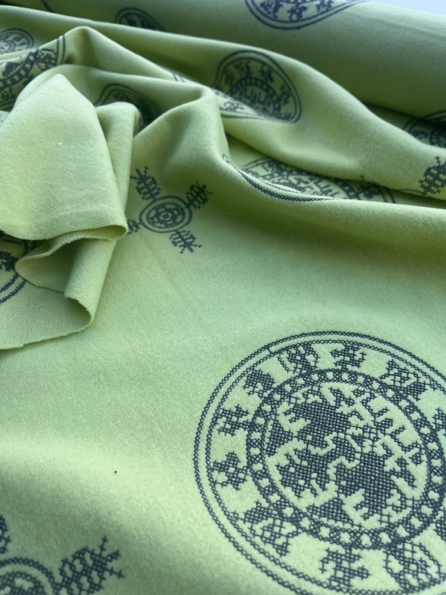HERA 017 wool jacquard  lime/moss