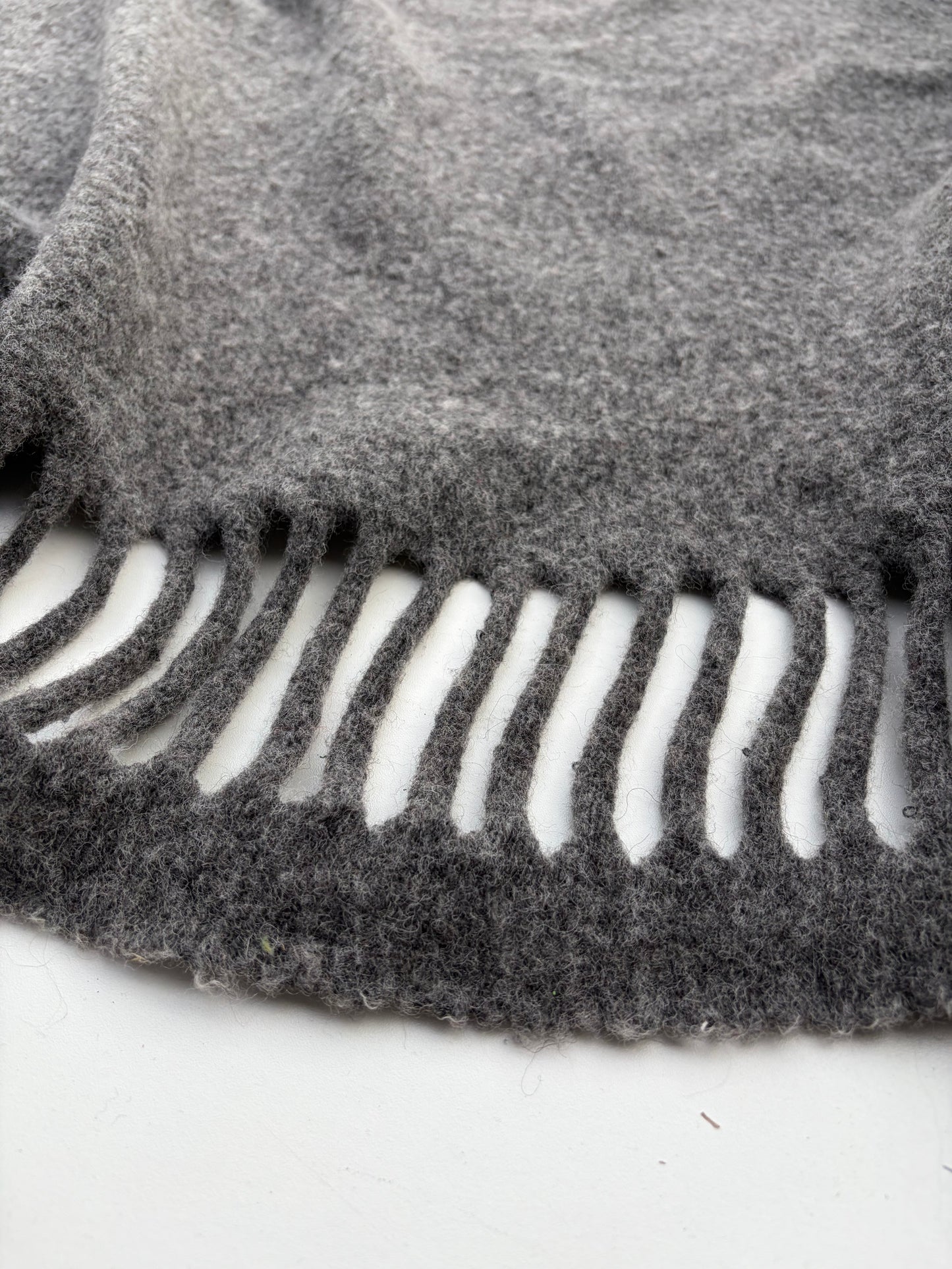WILD WOOL 003 mid grey boiled wool with fringes