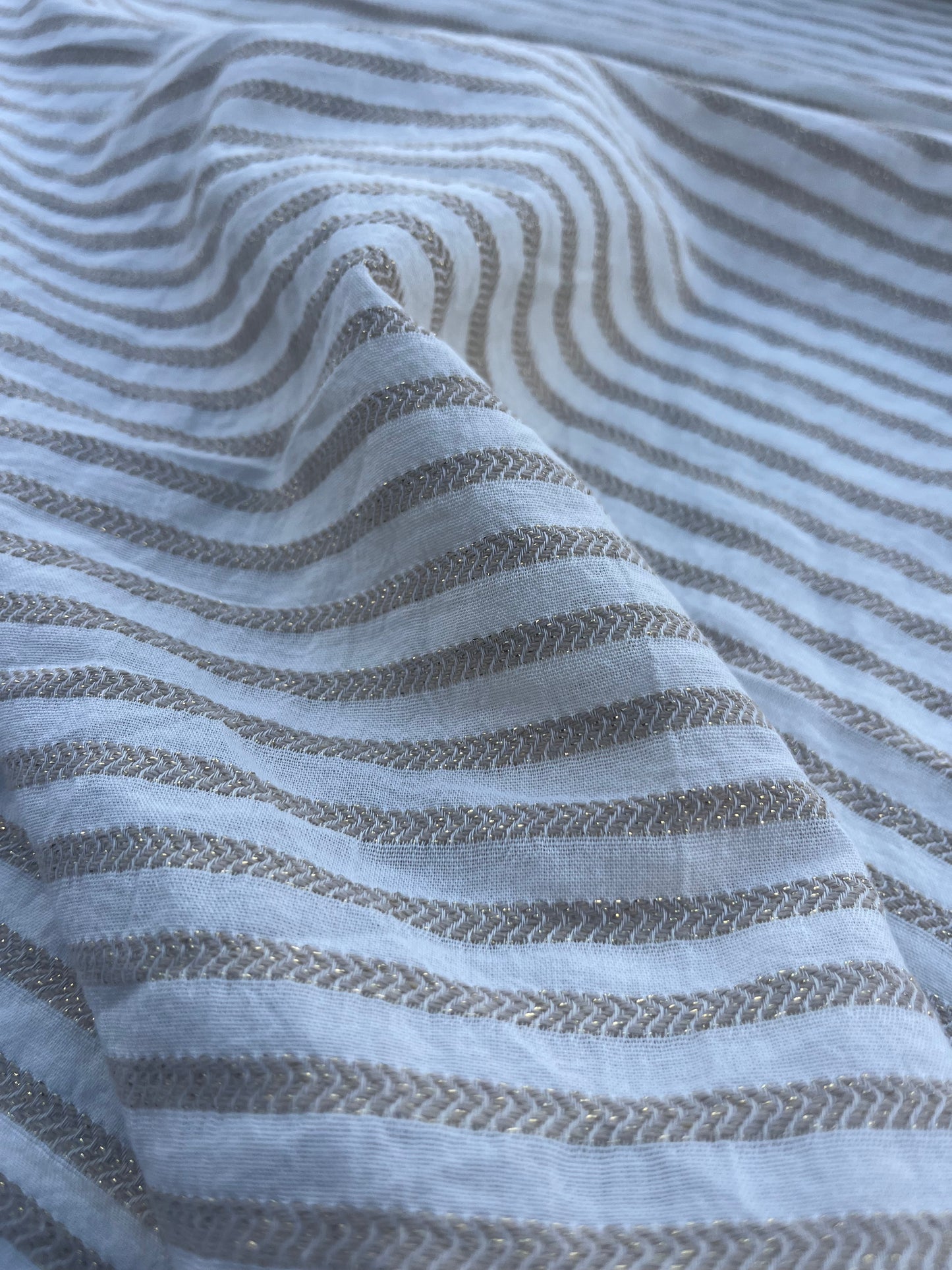 HERA 029 Gauze jacquard fishbone ecru/gold