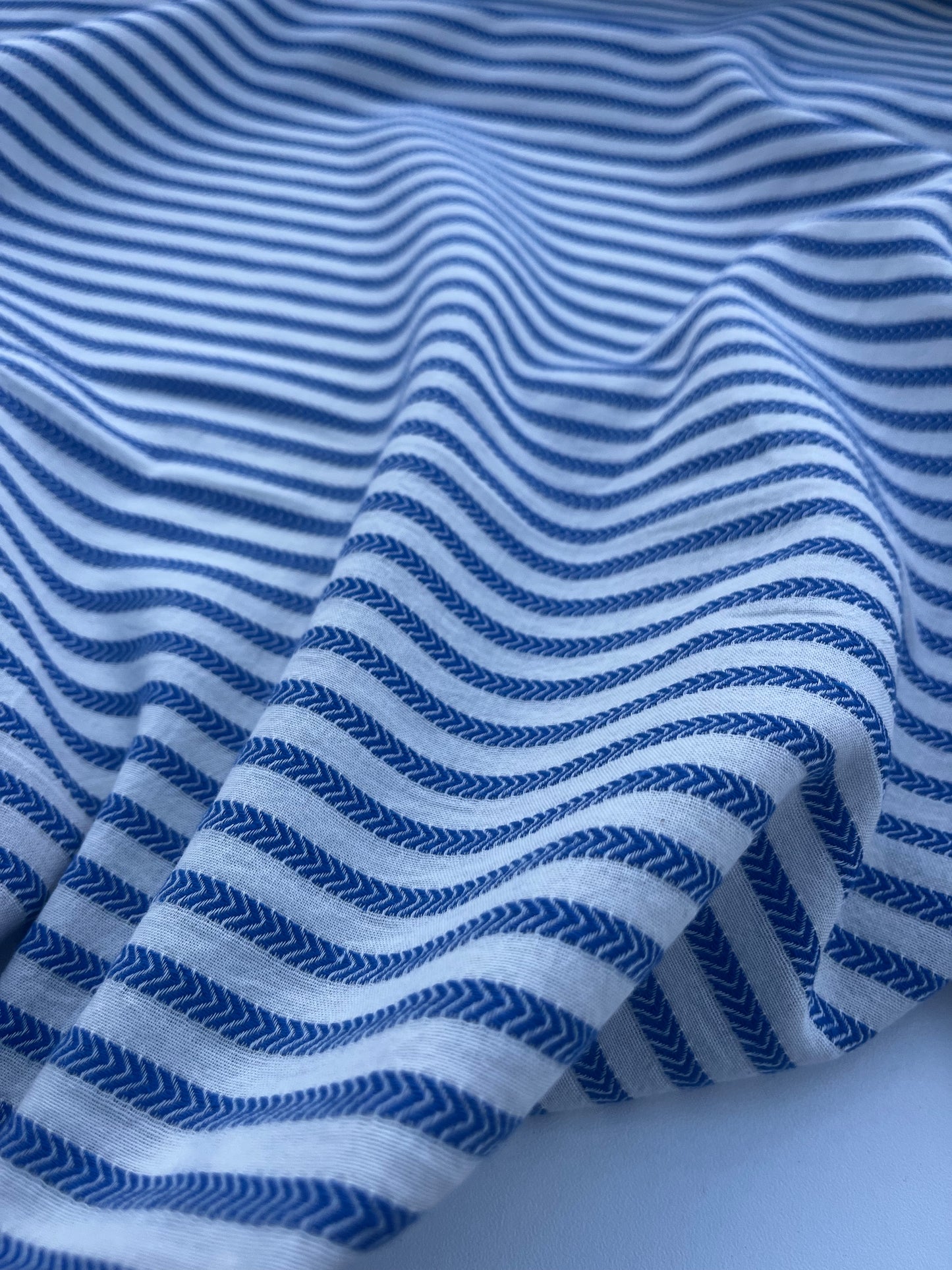 HERA 030 Gauze jacquard fishbone ecru/cobalt