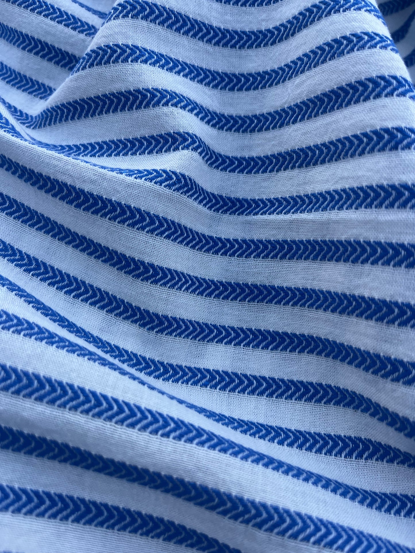 HERA 030 Gauze jacquard fishbone ecru/cobalt