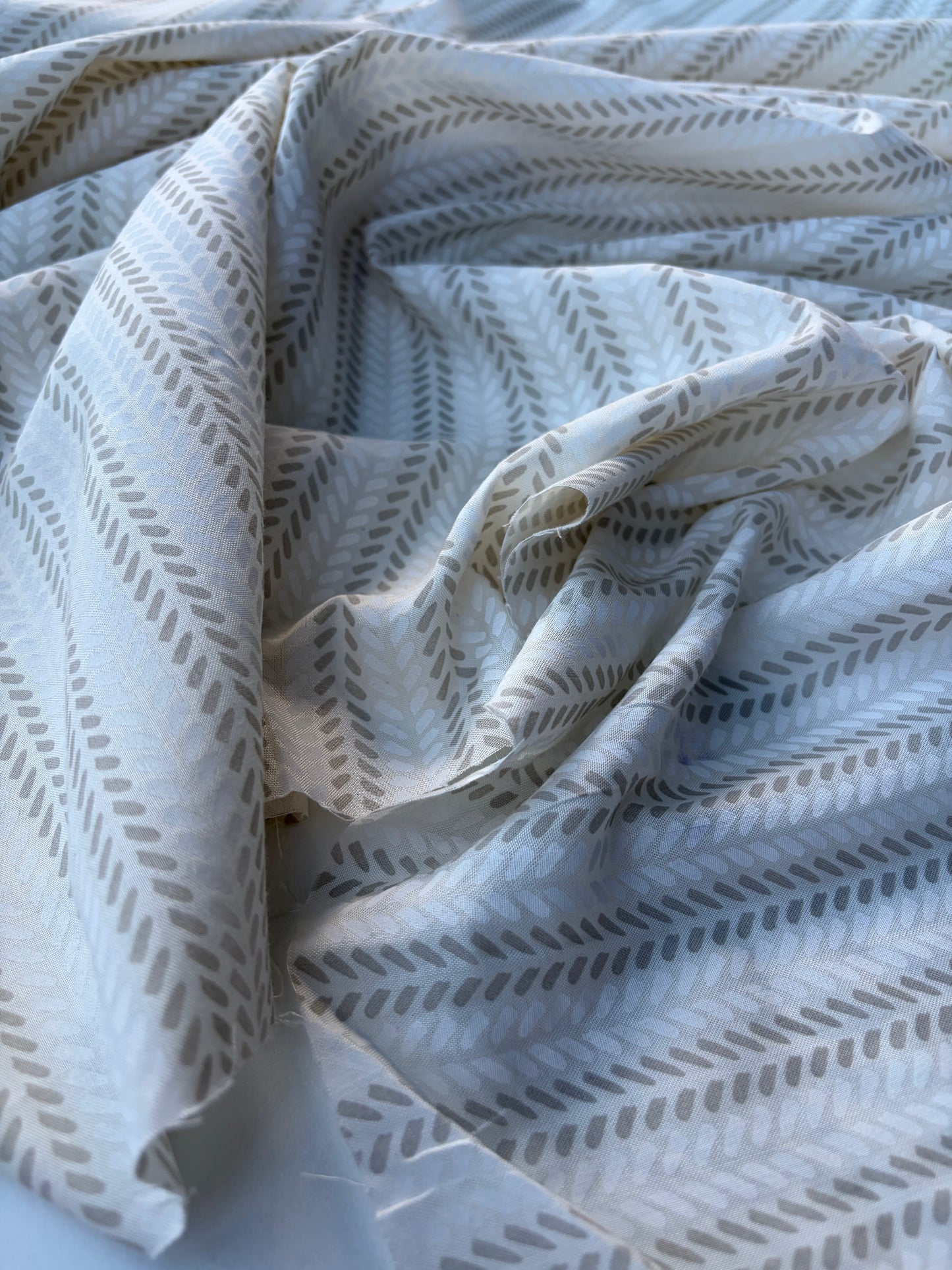 TINO 004 cotton voile sand/taupe print
