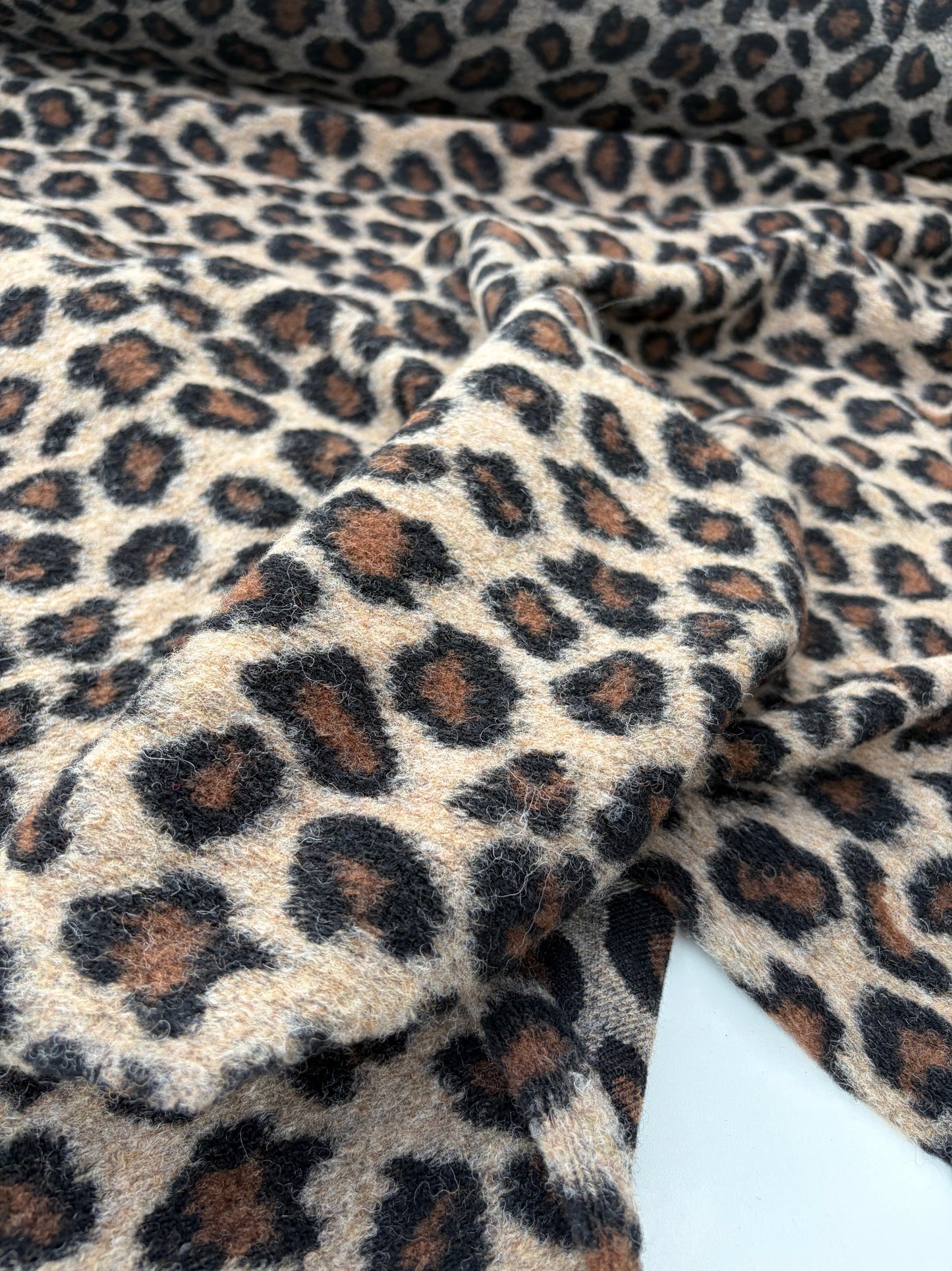 WILD WOOL 007 black/sand leopard heavy boiled wool