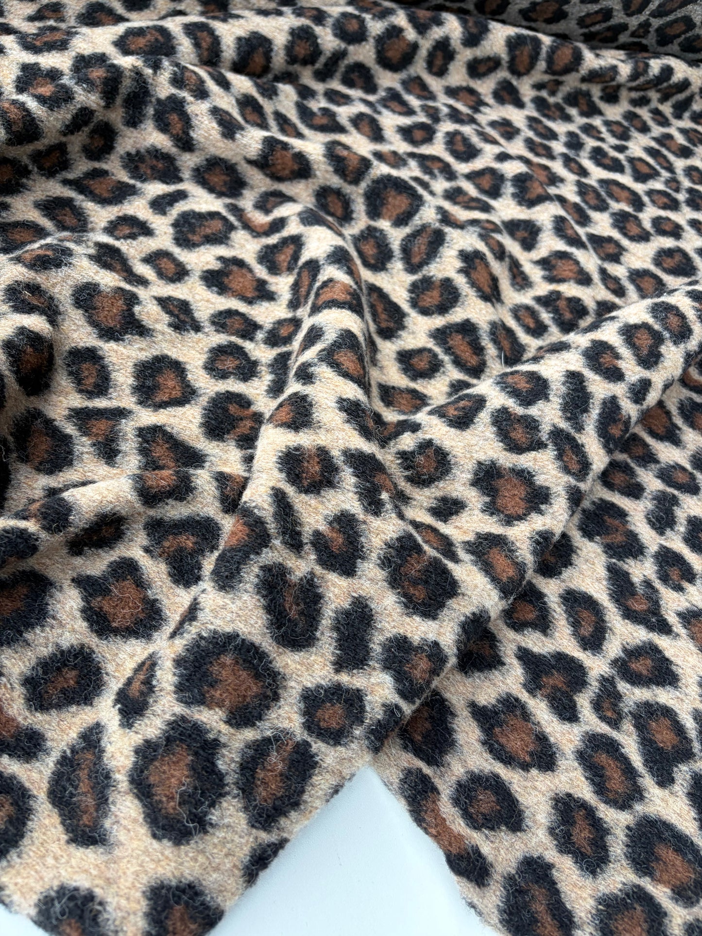 WILD WOOL 007 black/sand leopard heavy boiled wool