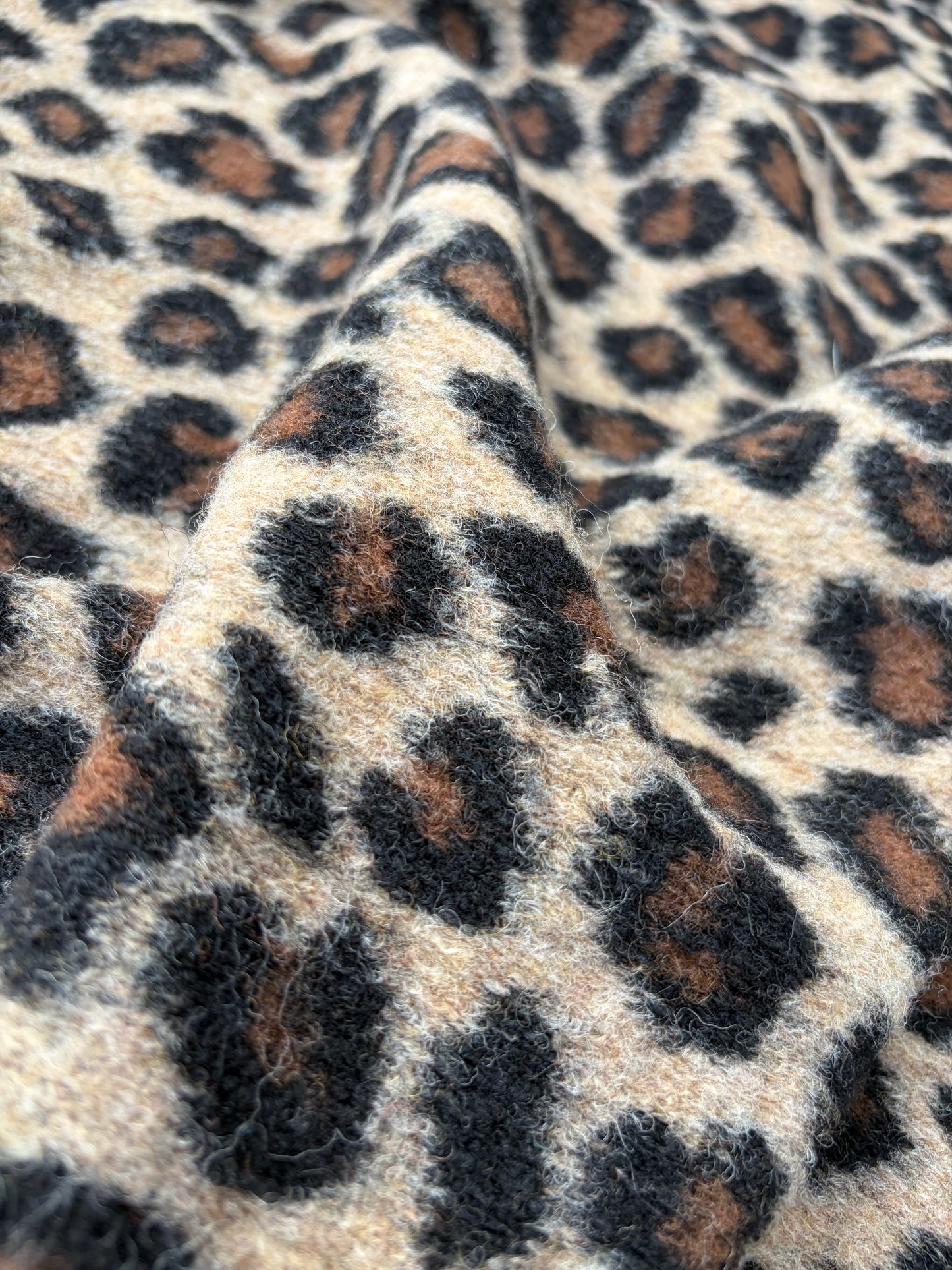 WILD WOOL 007 black/sand leopard heavy boiled wool