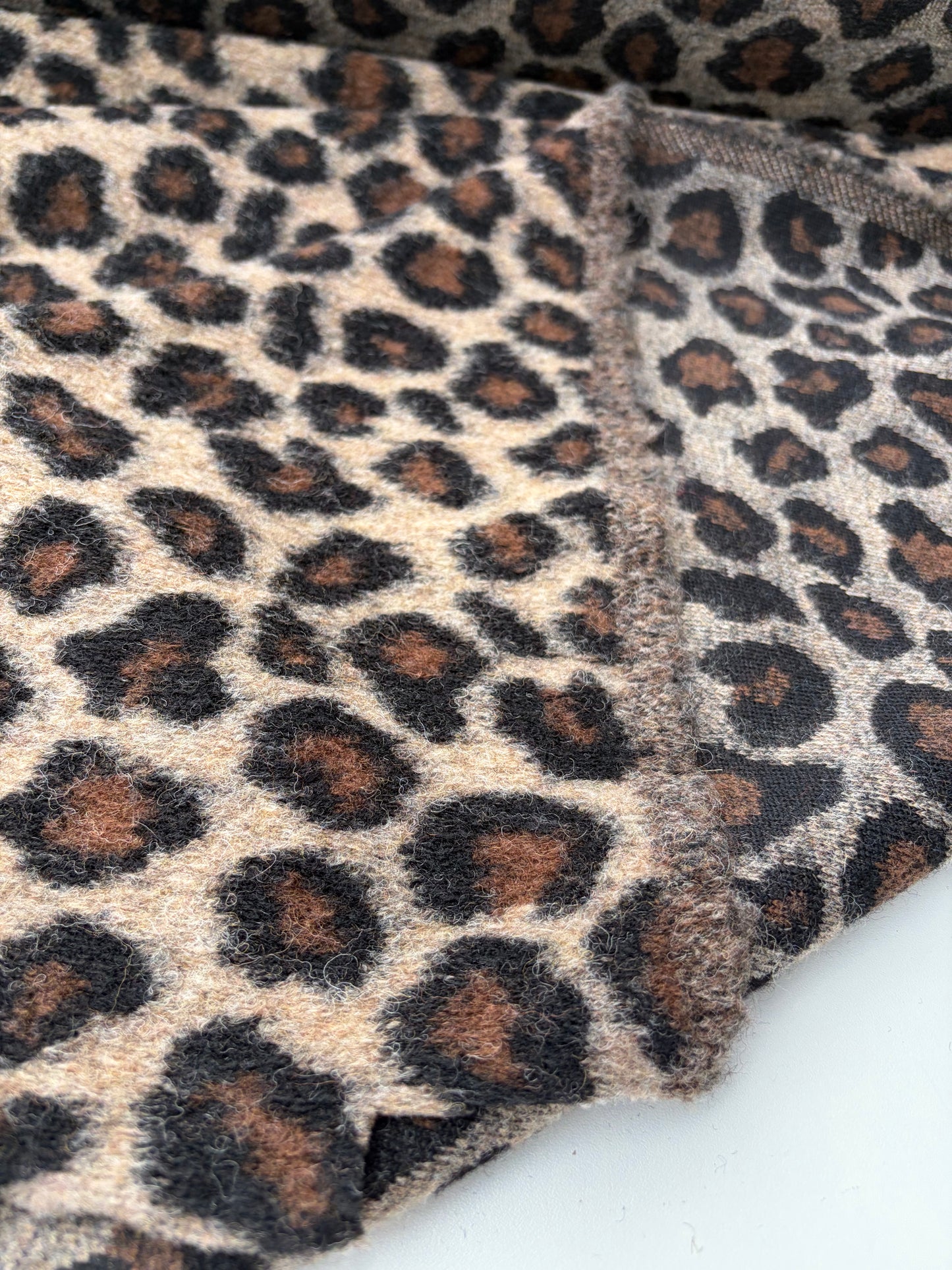 WILD WOOL 007 black/sand leopard heavy boiled wool