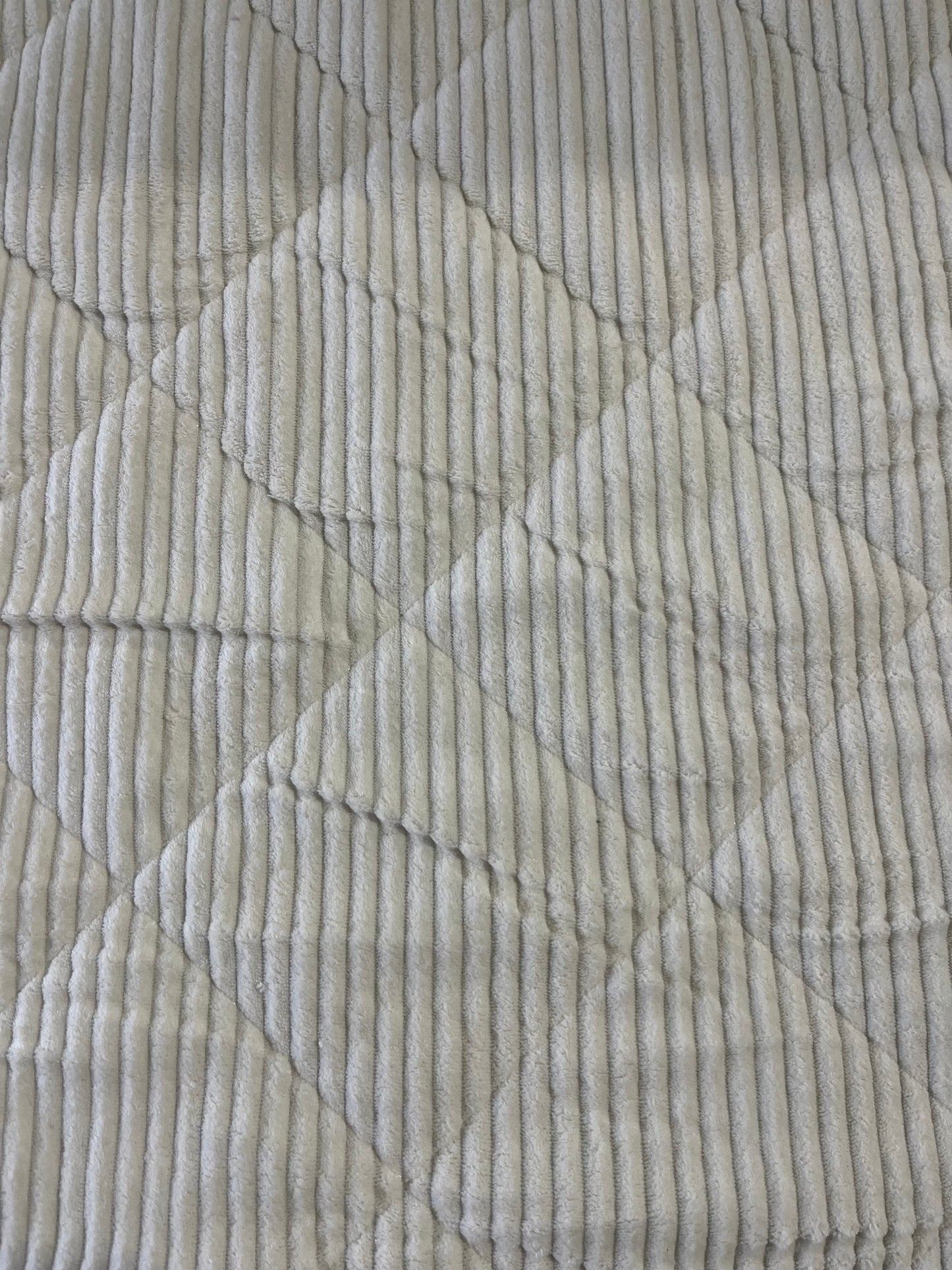 XII 010 quitled velvet cream