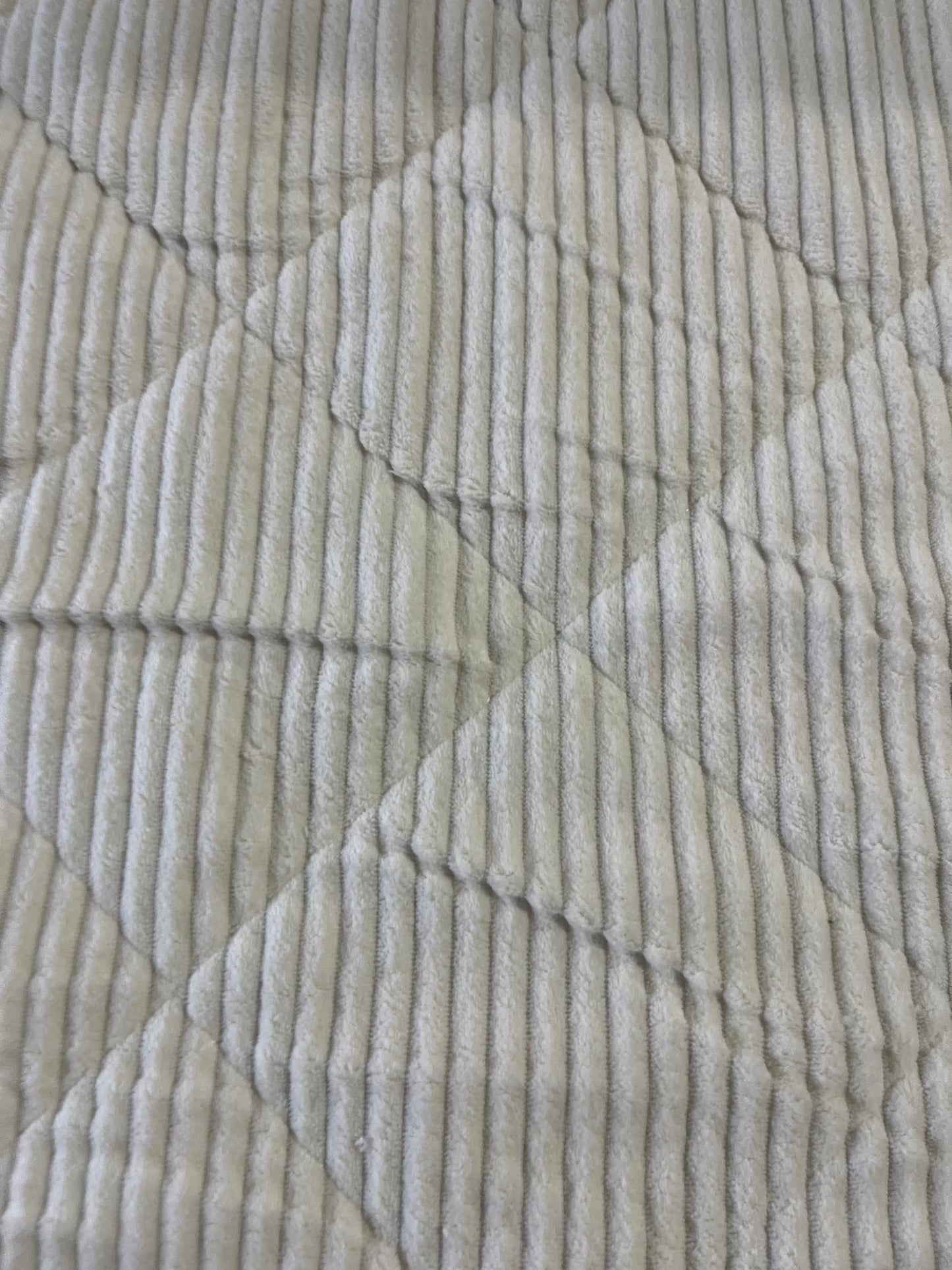 XII 010 quitled velvet cream