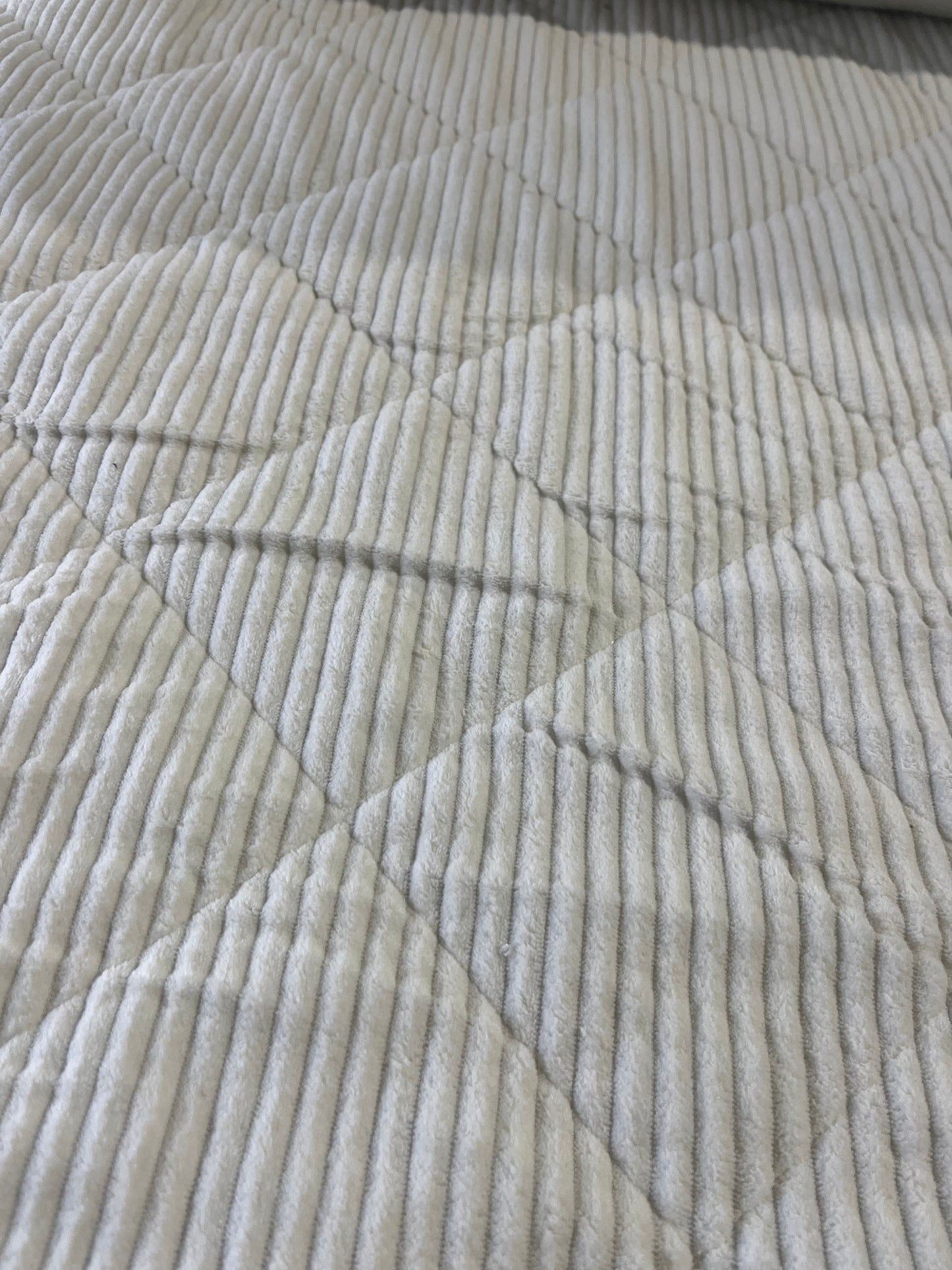 XII 010 quitled velvet cream