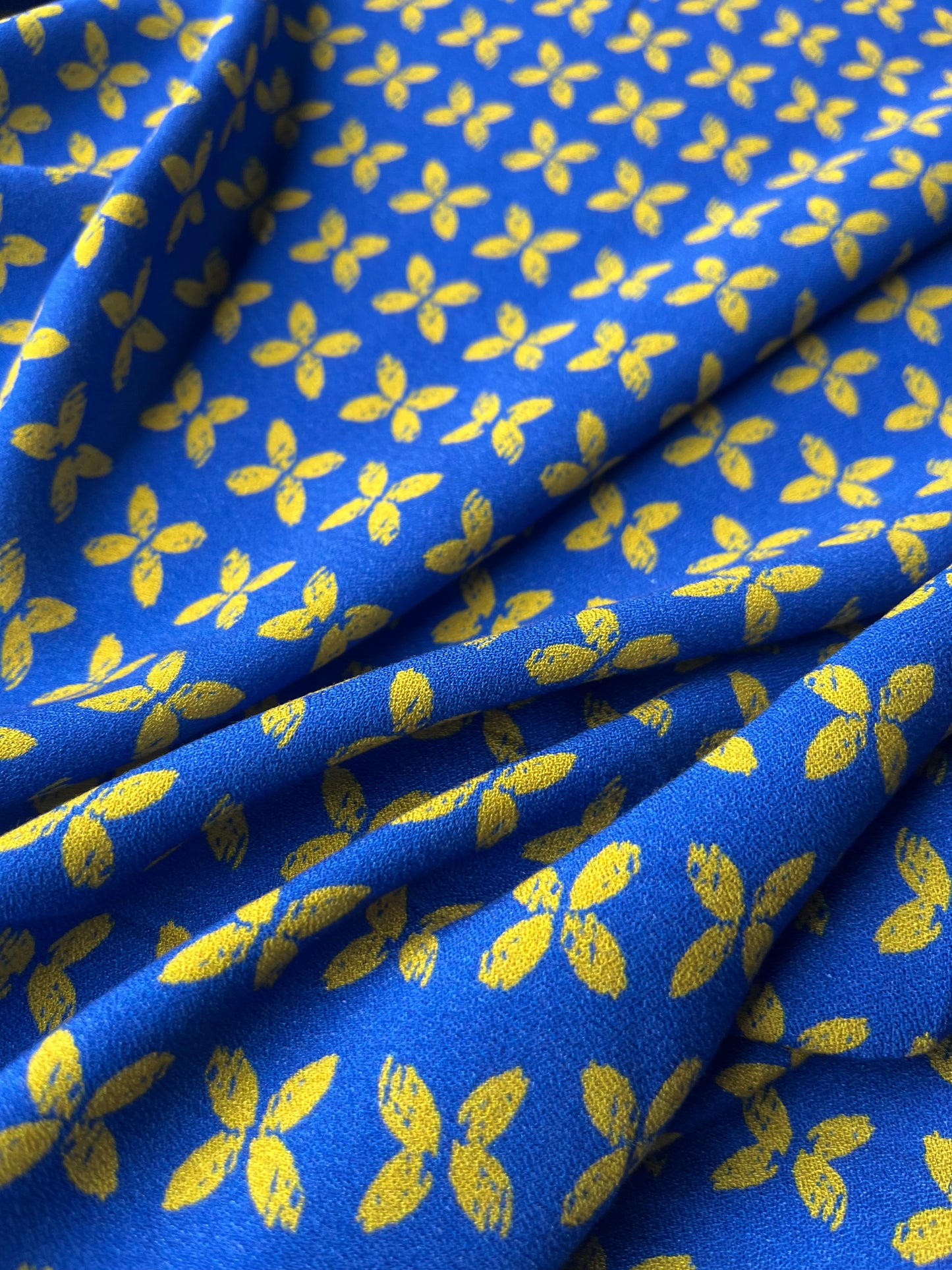 ATHENA 022 viscose crêpe floral digital