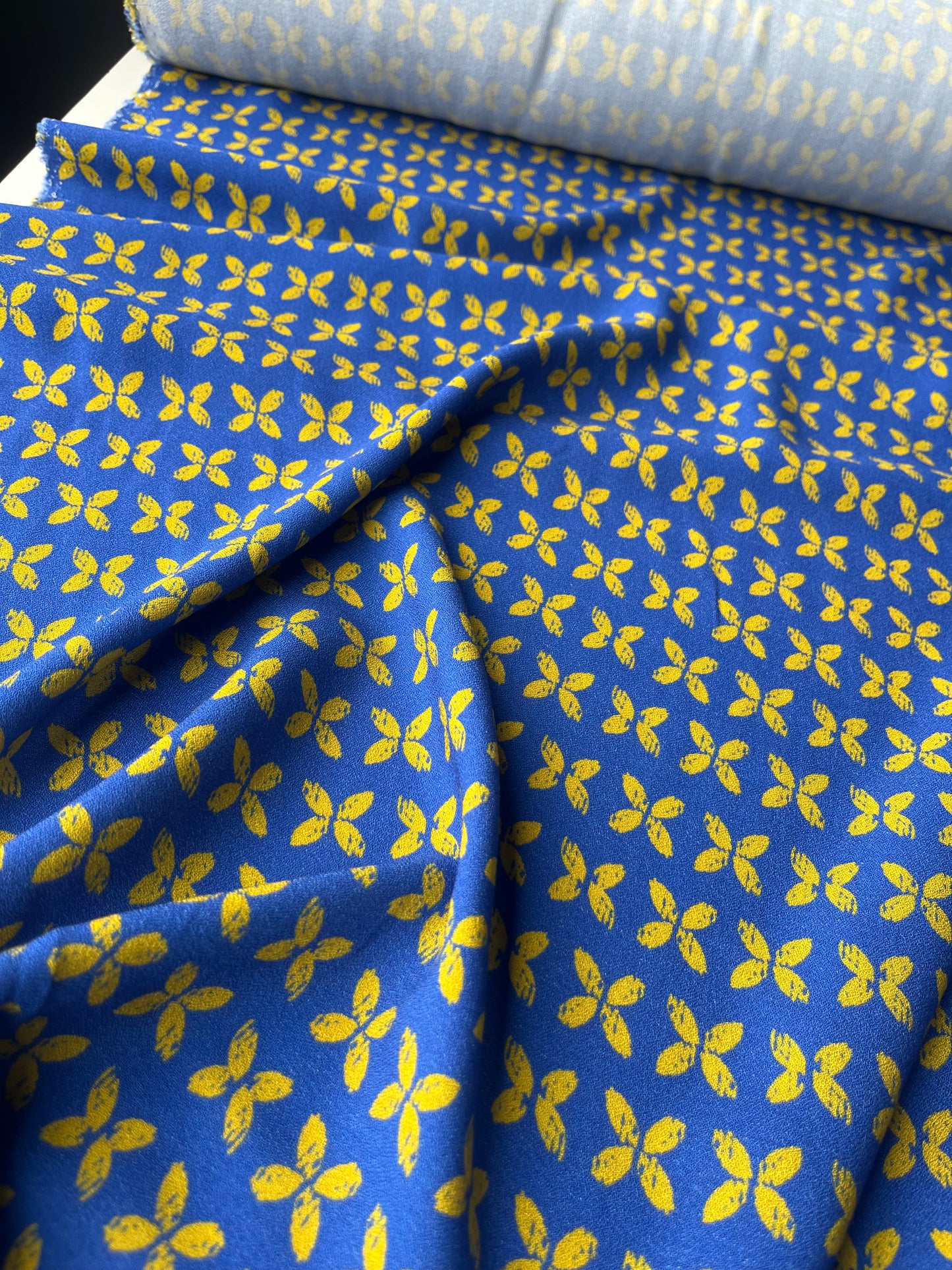 ATHENA 022 viscose crêpe floral digital