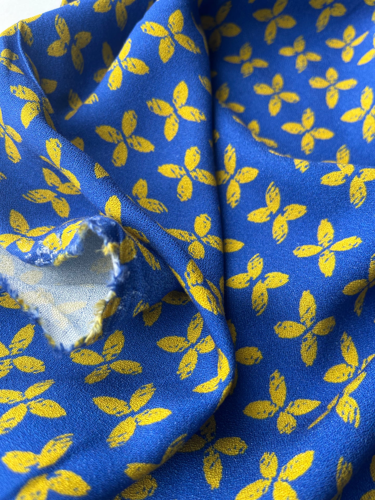 ATHENA 022 viscose crêpe floral digital
