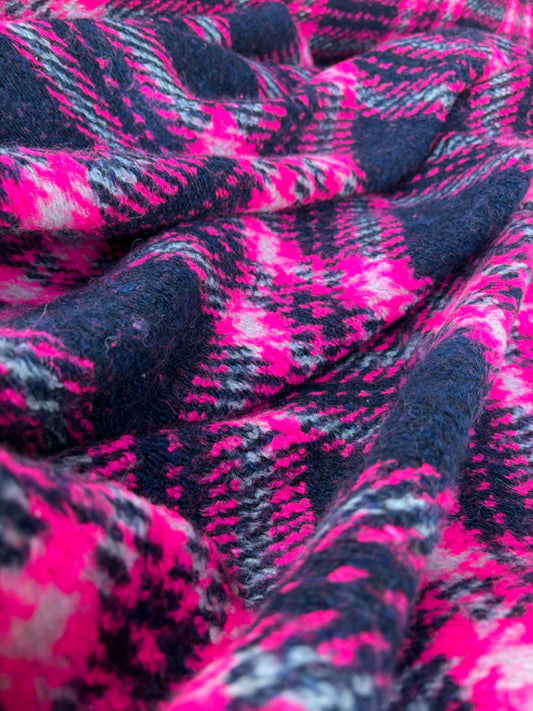 WILD WOOL 026 fuchsia/navy checkered heavy boiled wool
