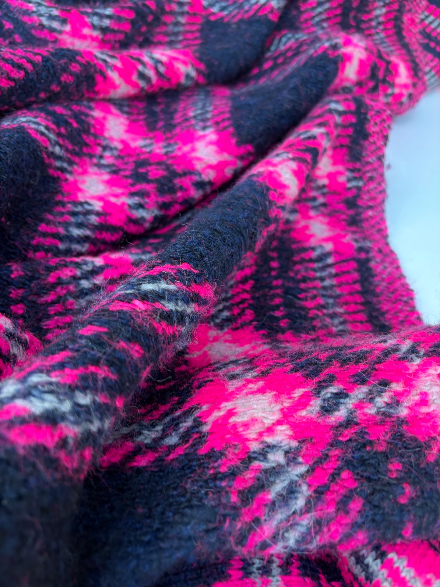 WILD WOOL 026 fuchsia/navy checkered heavy boiled wool