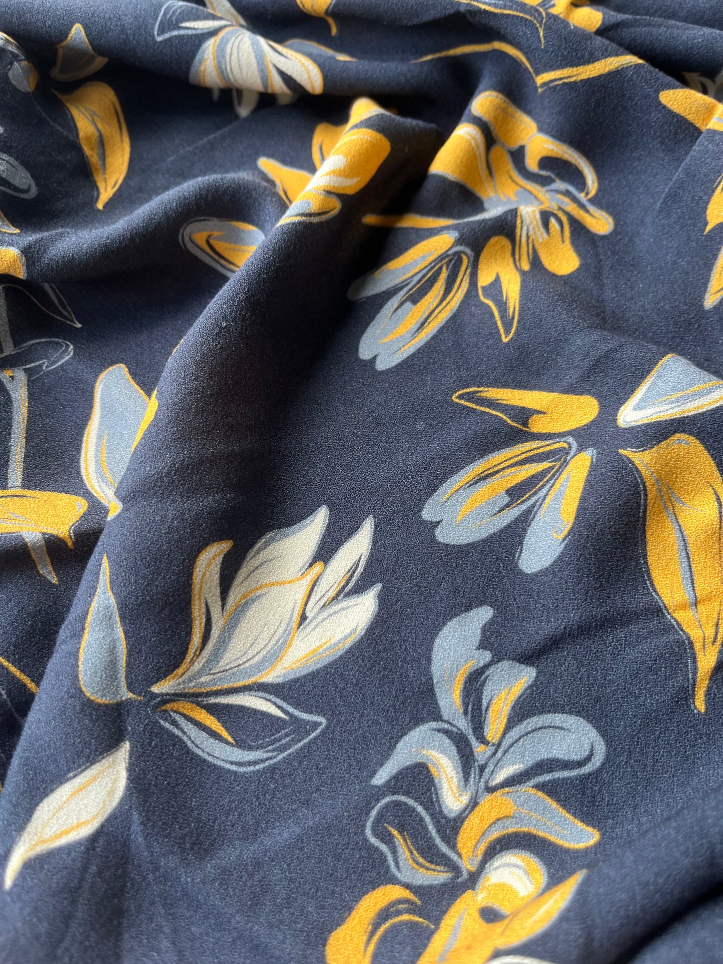 ATHENA 023 viscose crêpe indigo flowers