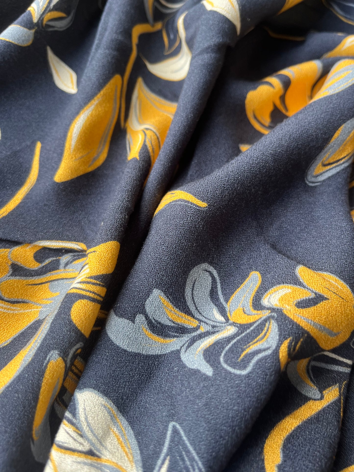 ATHENA 023 viscose crêpe indigo flowers
