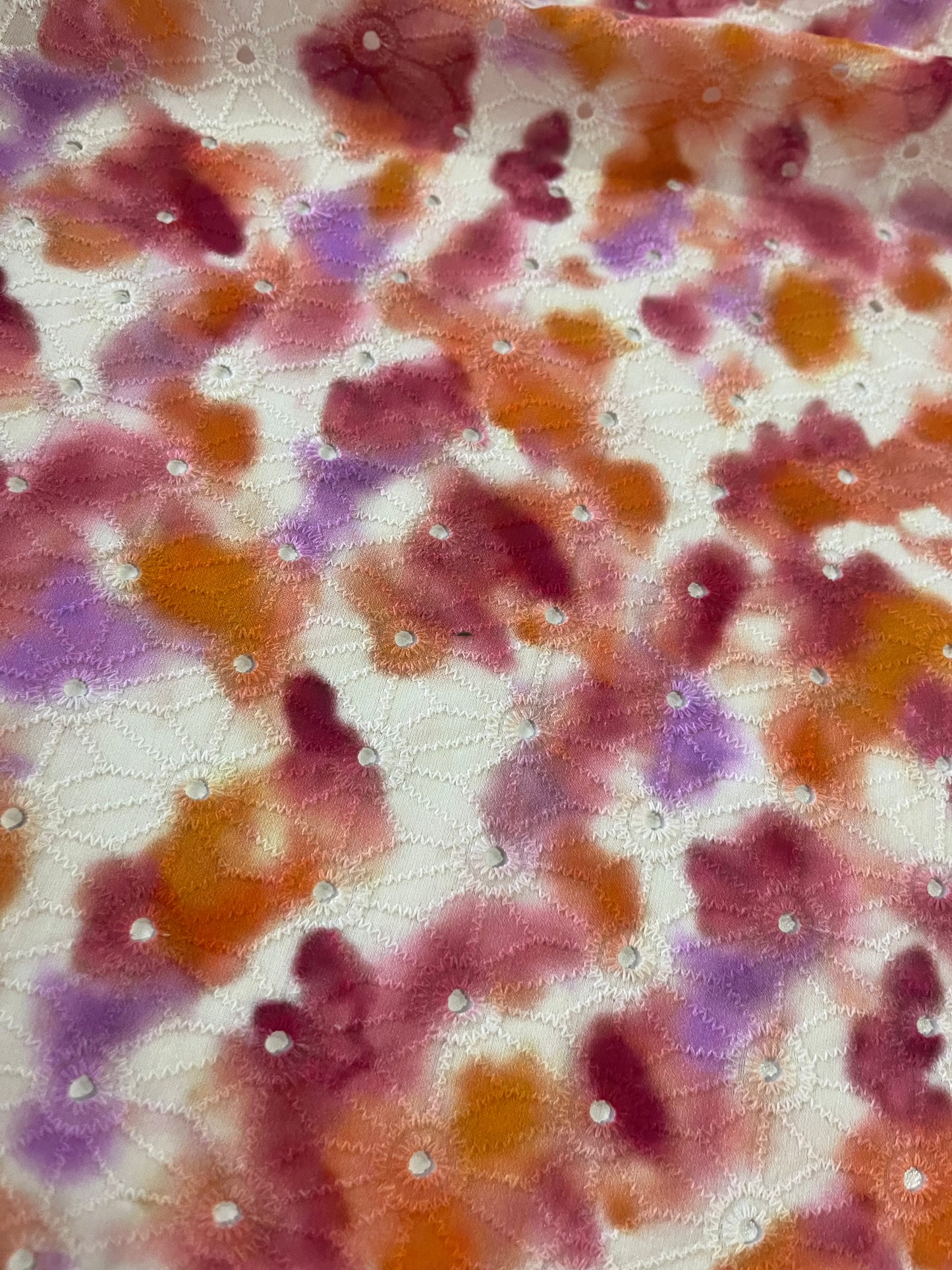 XII 027 broderie anglaise tie dye pink