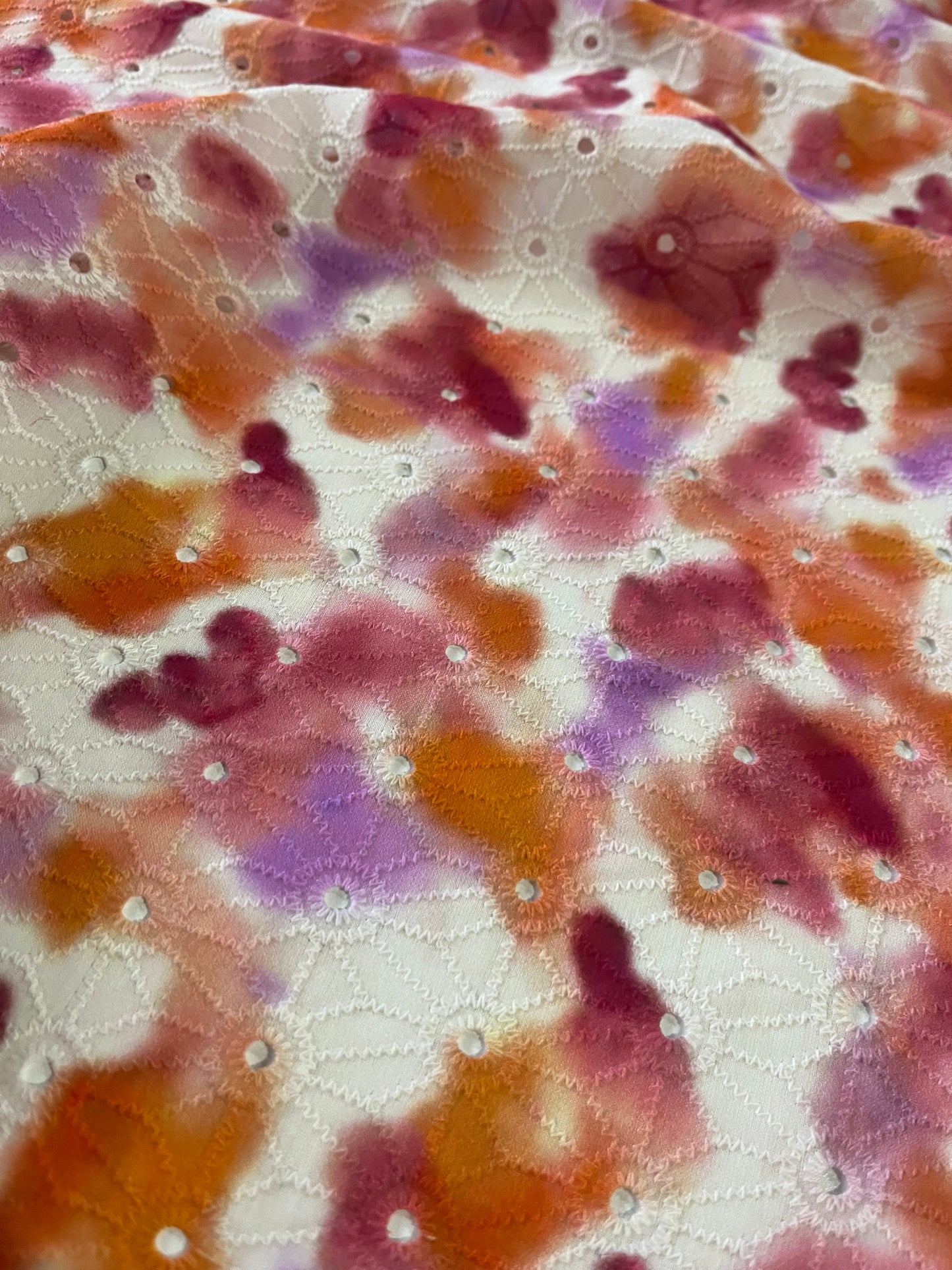 XII 027 broderie anglaise tie dye pink