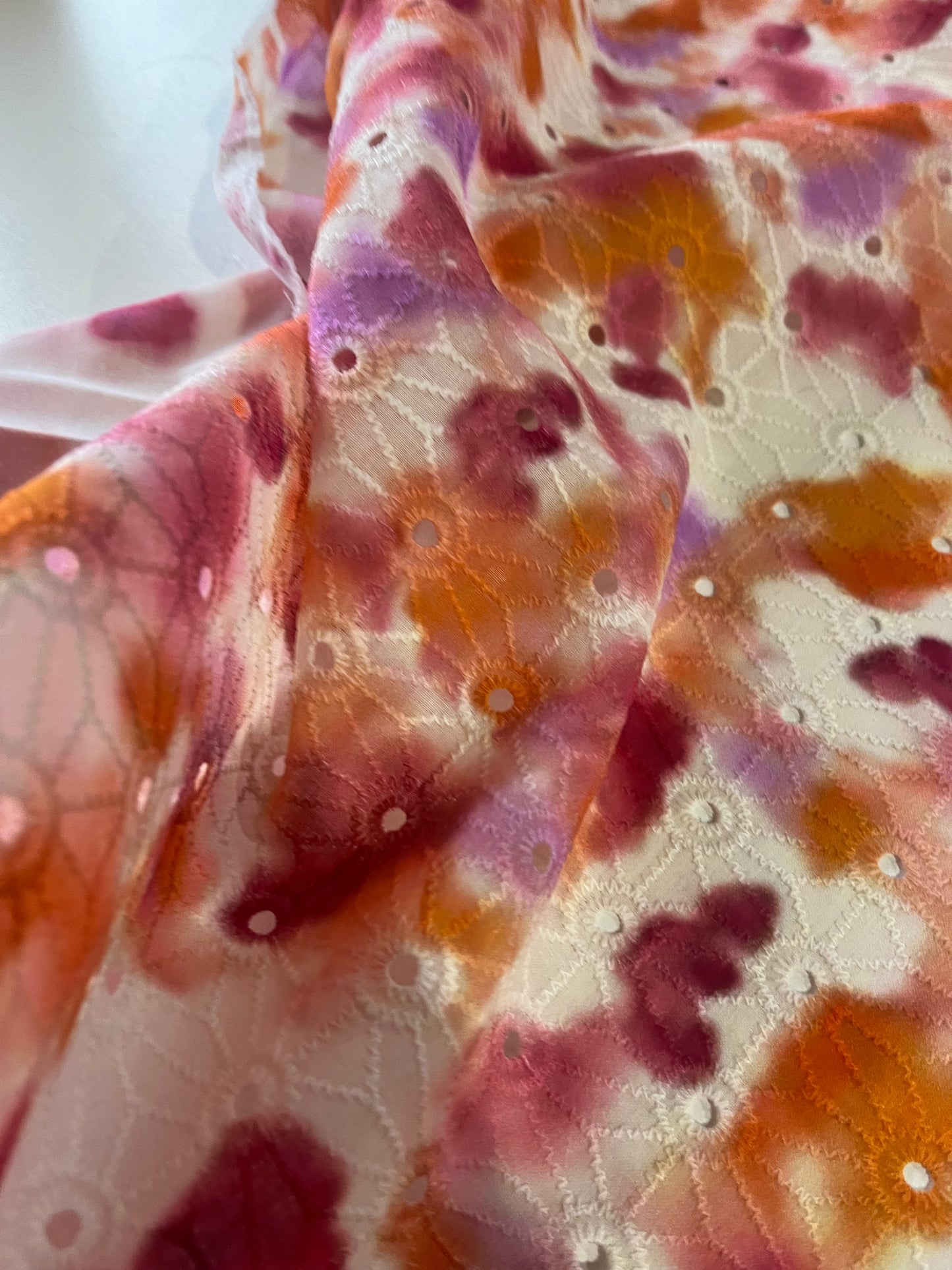 XII 027 broderie anglaise tie dye pink