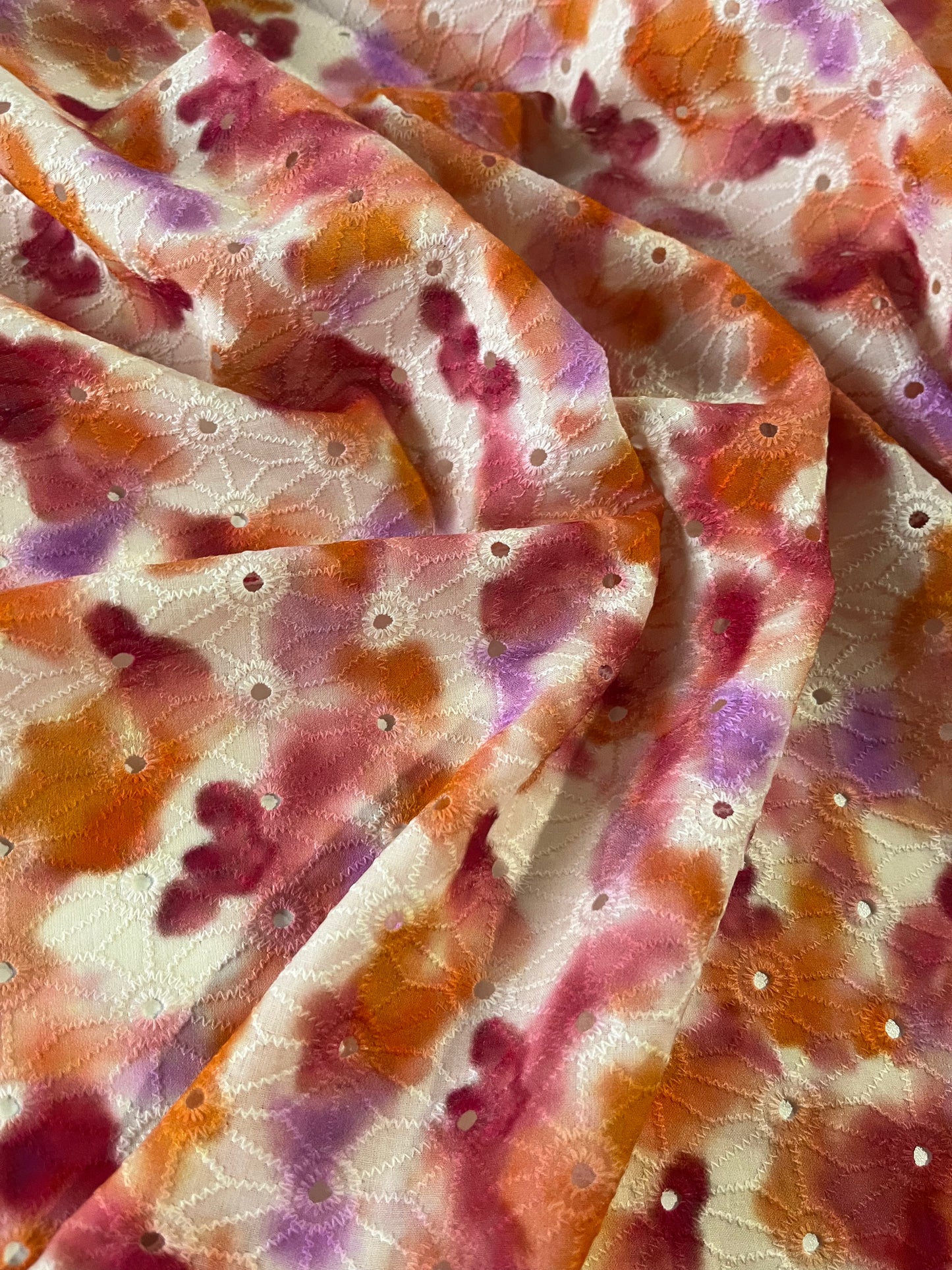 XII 027 broderie anglaise tie dye pink
