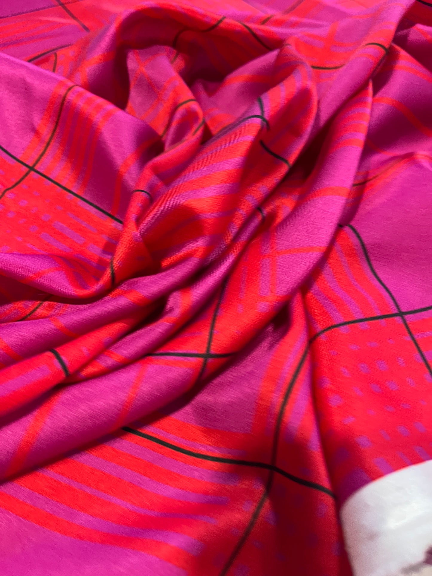 A01 MODENA 160 satin stretch with check fuchsia/red