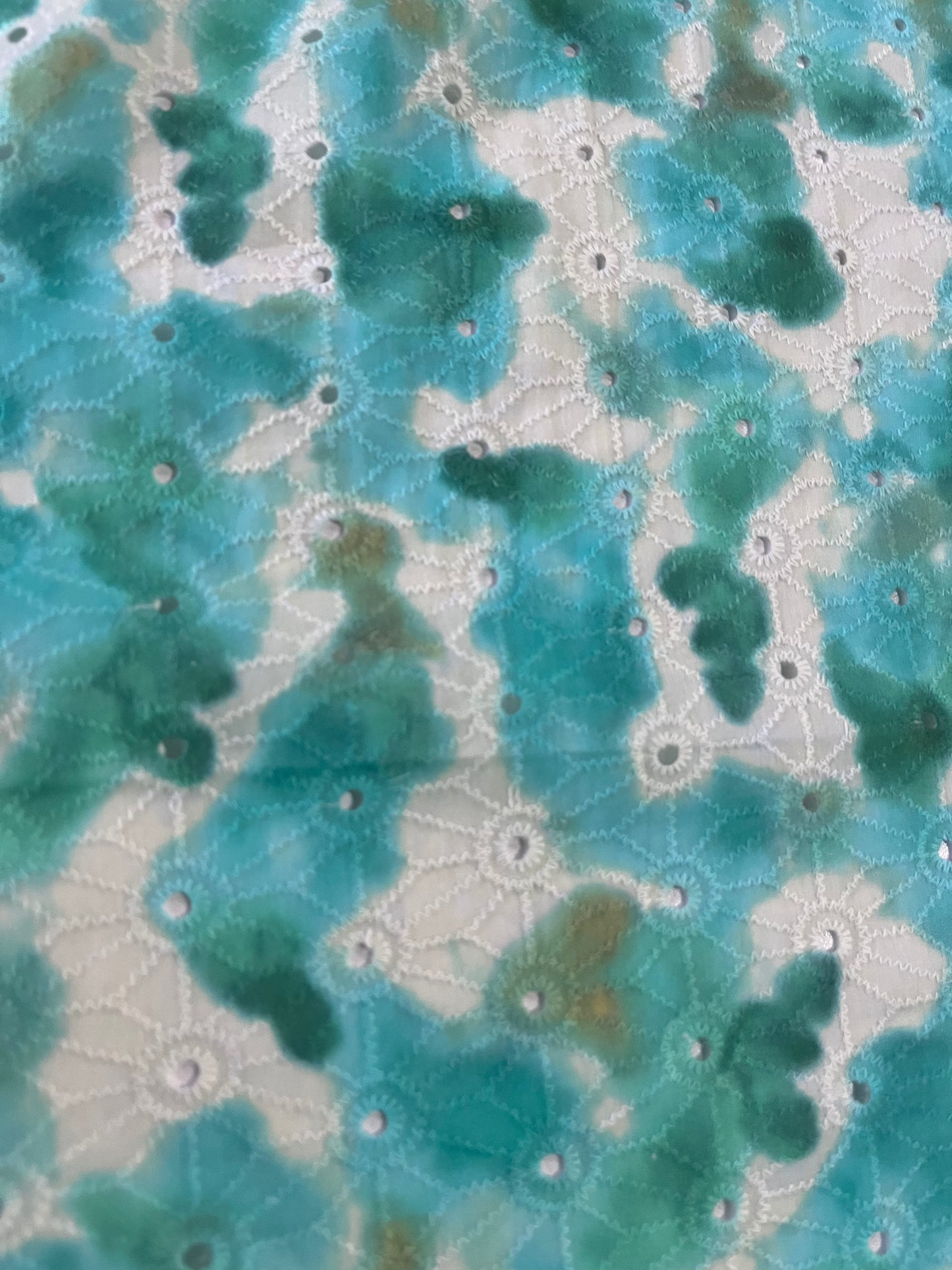 XII 028 broderie anglaise tie dye green