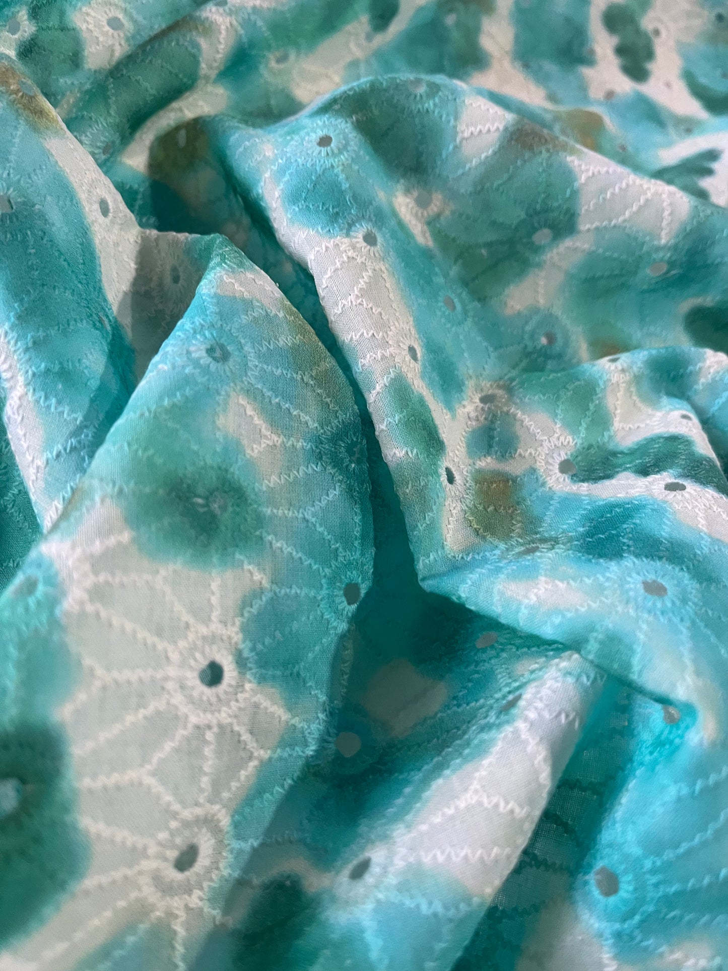 XII 028 broderie anglaise tie dye green