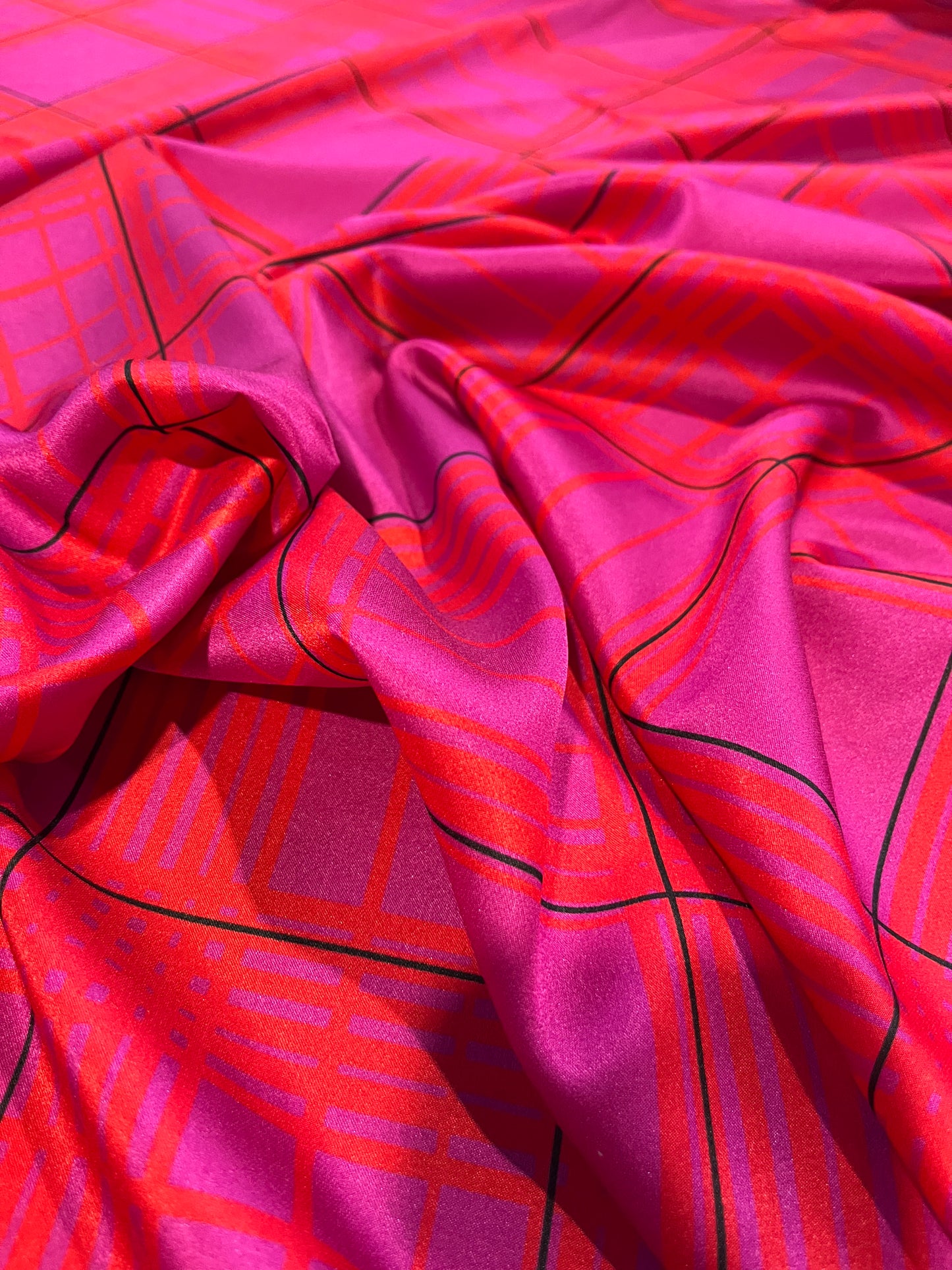 A01 MODENA 160 satin stretch with check fuchsia/red