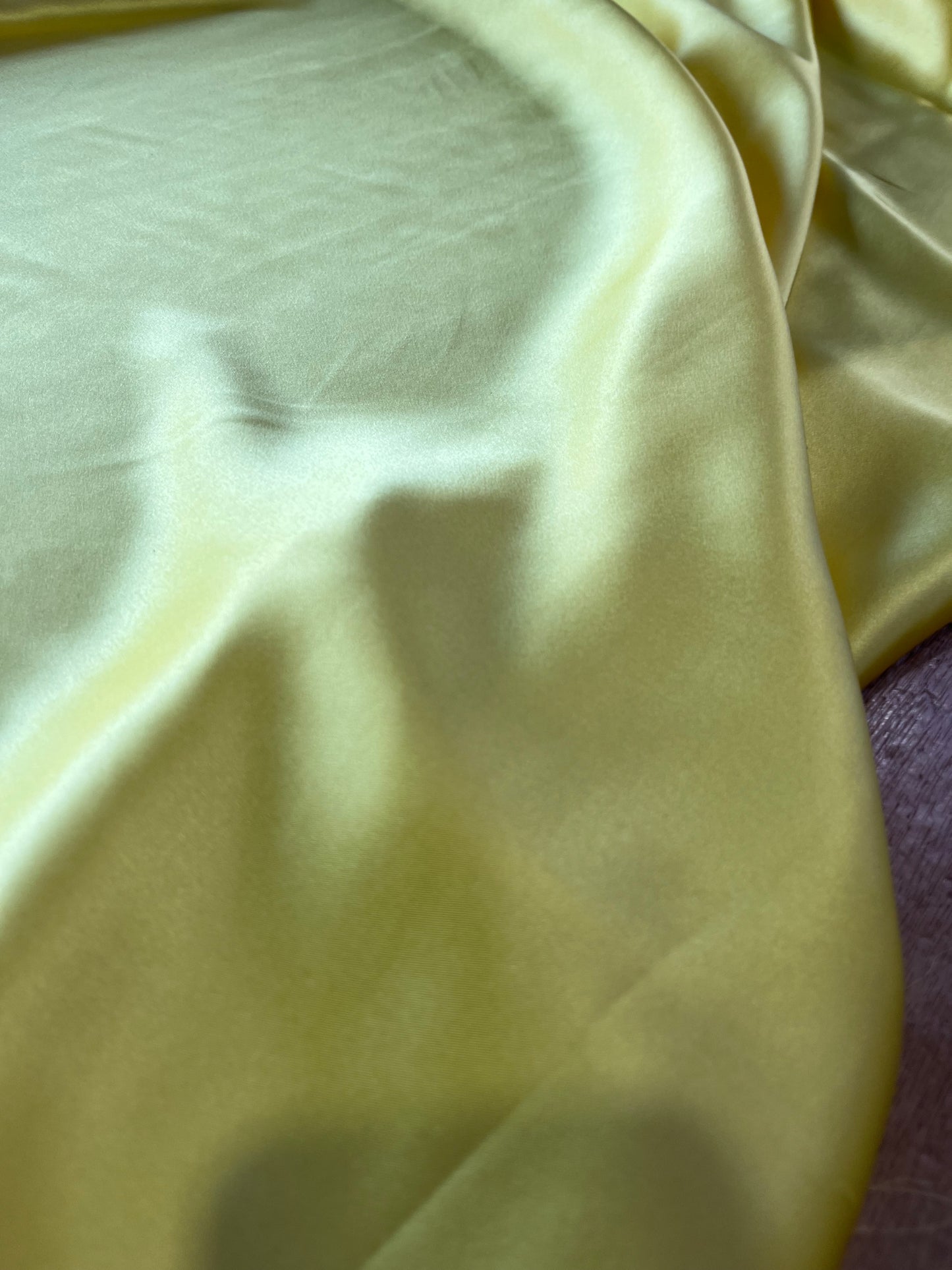 E02 Bernie 007 silk satin crêpe yellow