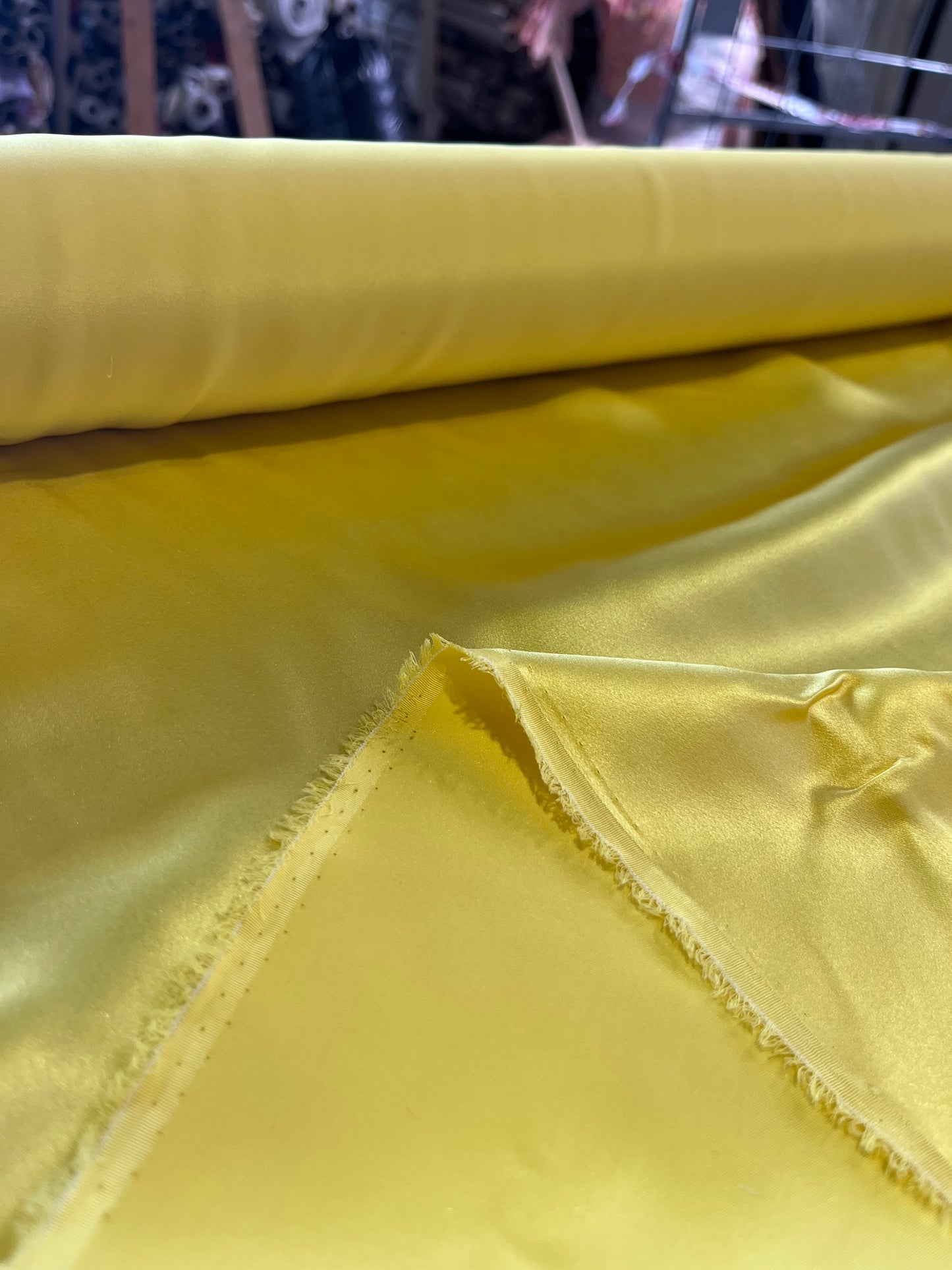 E02 Bernie 007 silk satin crêpe yellow