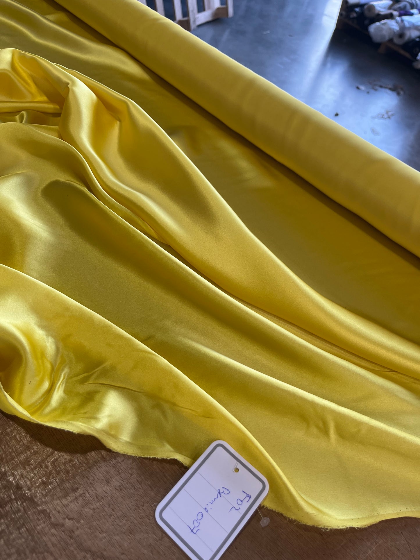 E02 Bernie 007 silk satin crêpe yellow