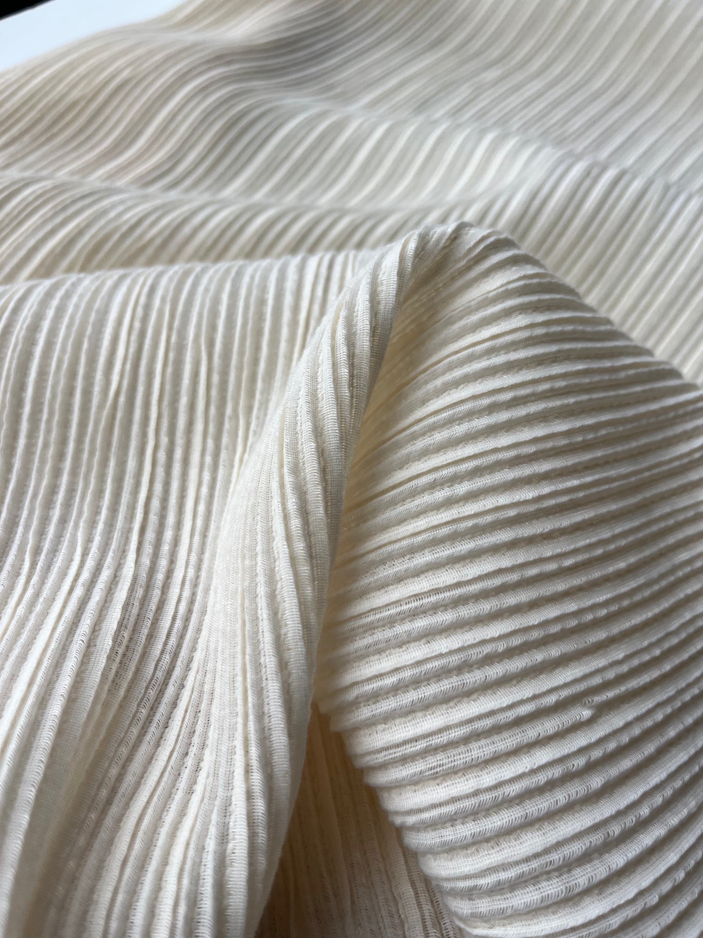 ATHENA 032 gauze pleated Issey light vanilla