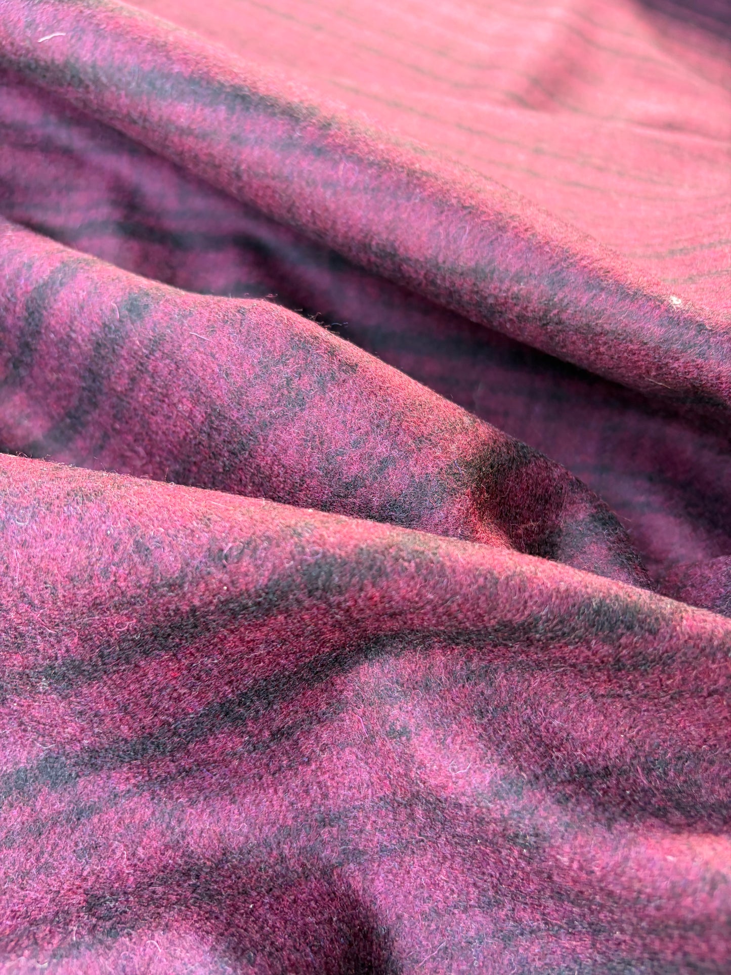 HARVEST SEASON 015 aubergine checkered carded wool