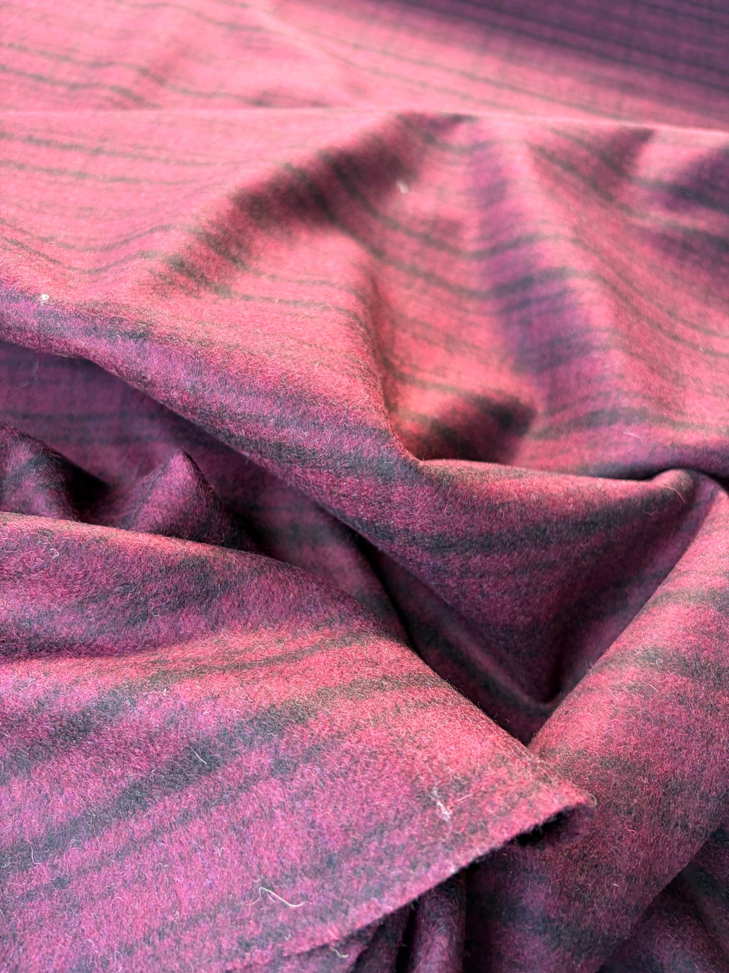 HARVEST SEASON 015 aubergine checkered carded wool