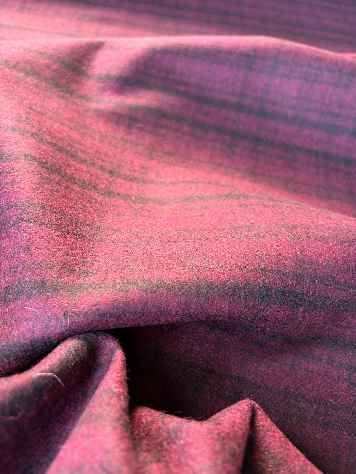 HARVEST SEASON 015 aubergine checkered carded wool