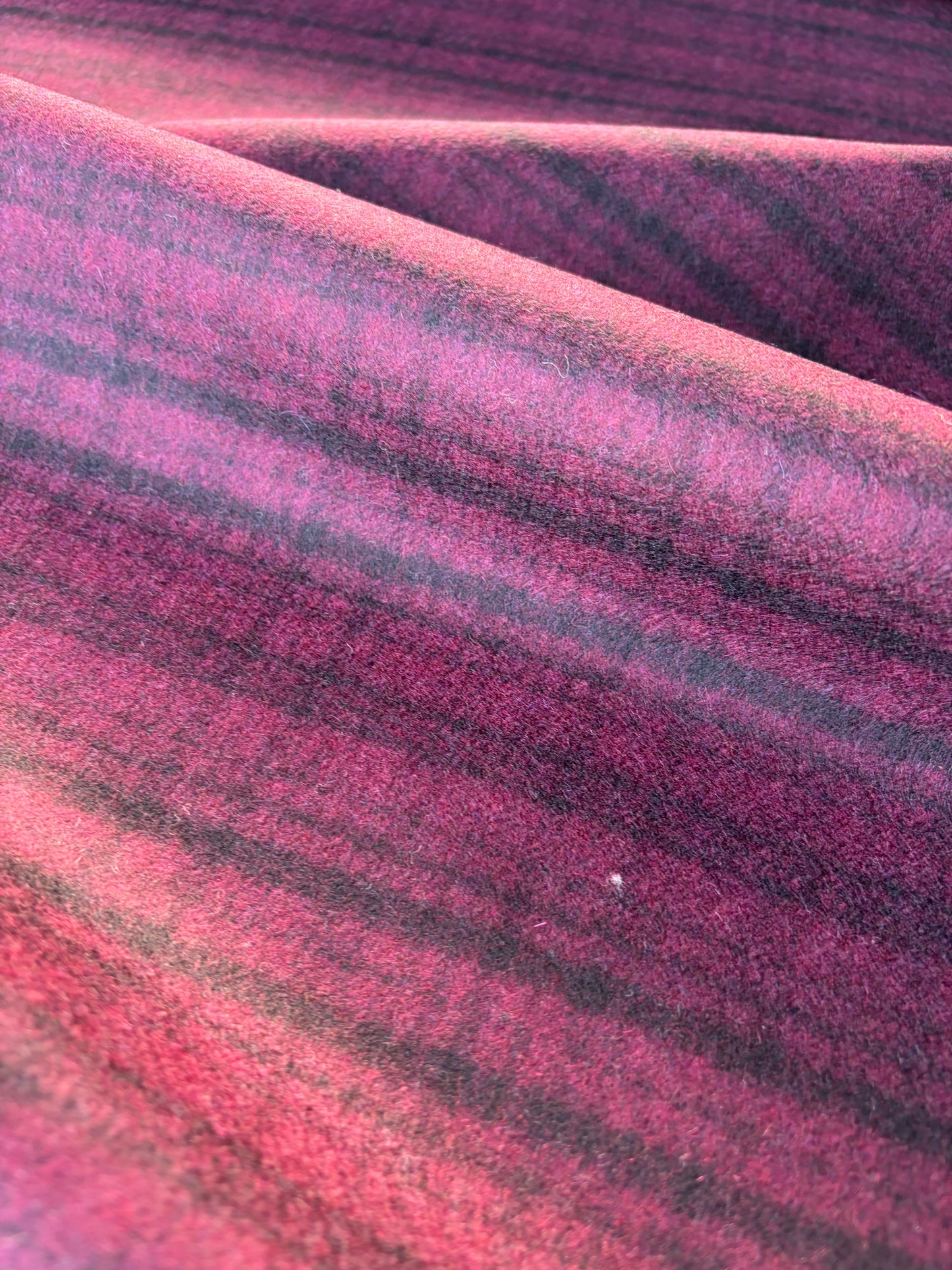 HARVEST SEASON 015 aubergine checkered carded wool